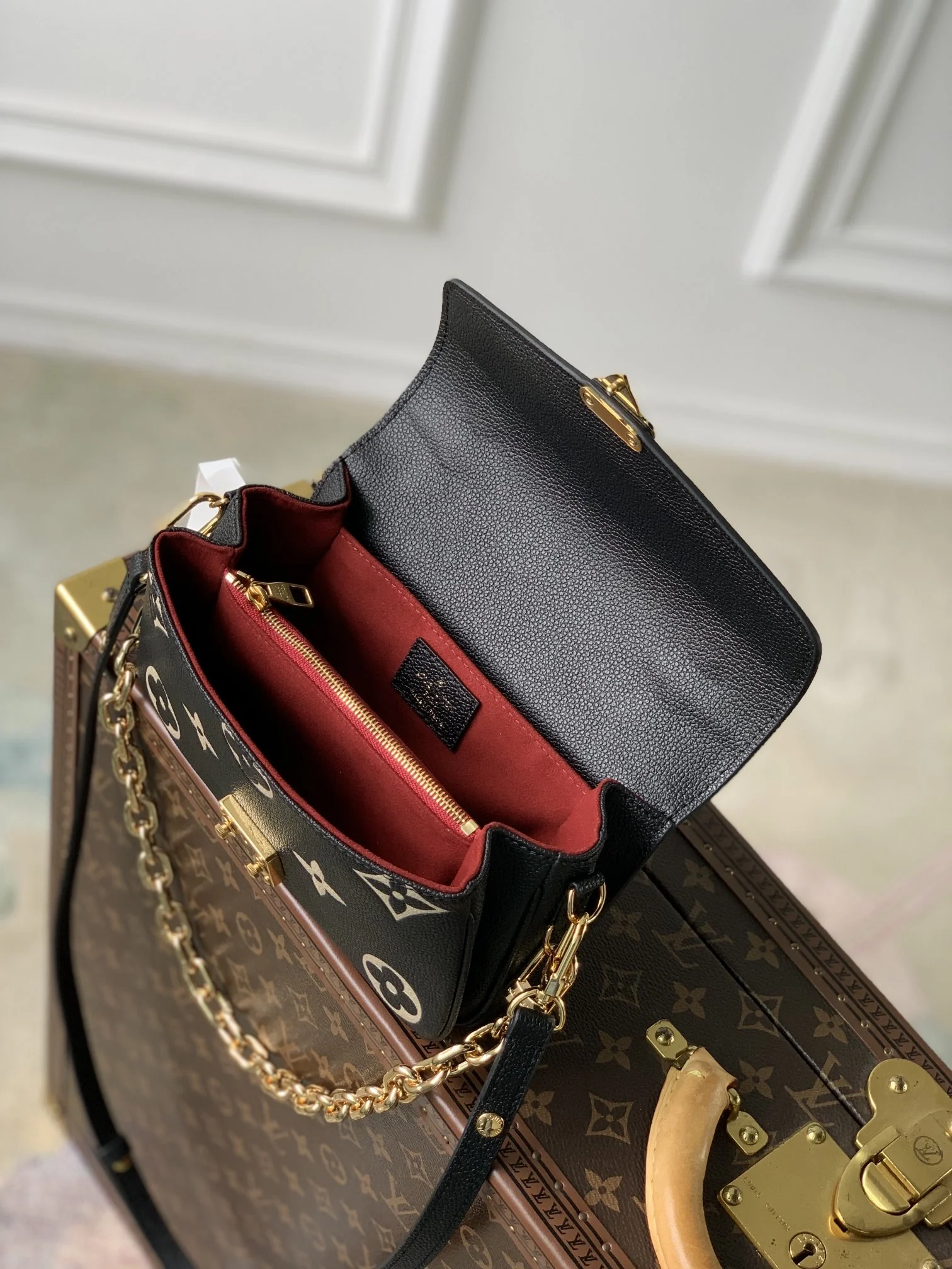 Louisvuitton Pochette Metis East West Monogram Empreinte Leather Pochette 21.5 x 13.5 x 6.0 cm - description_image7