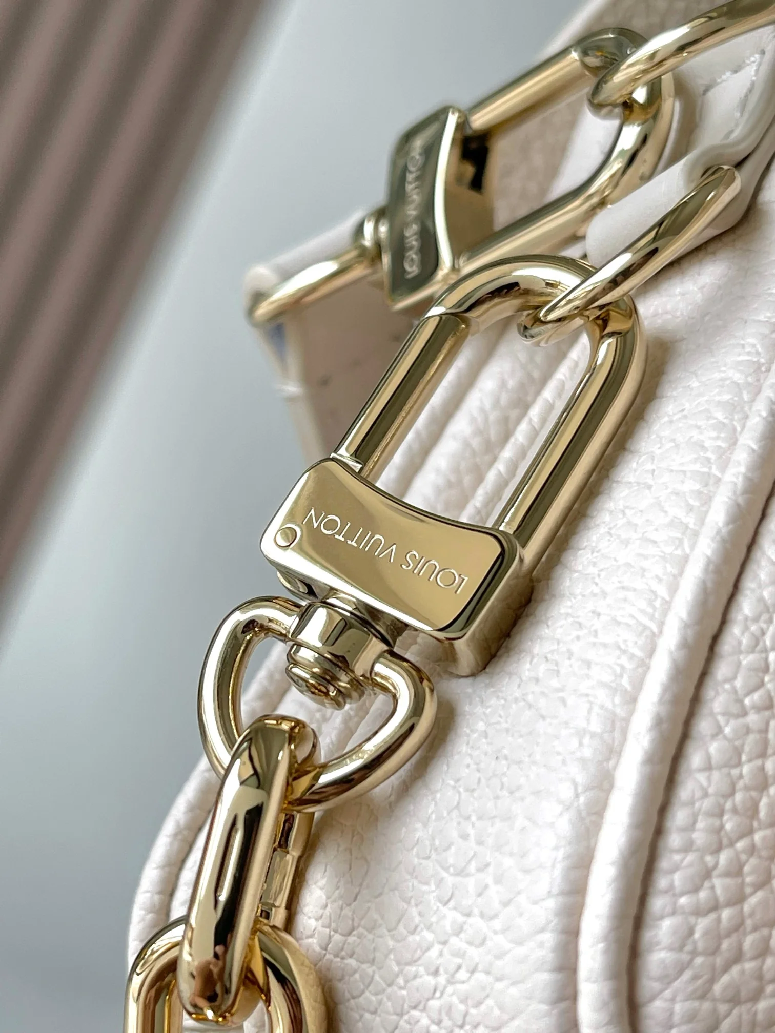 Louisvuitton Pochette Metis East West M25682 13.5 x 6 x 21.5 cm - description_image6