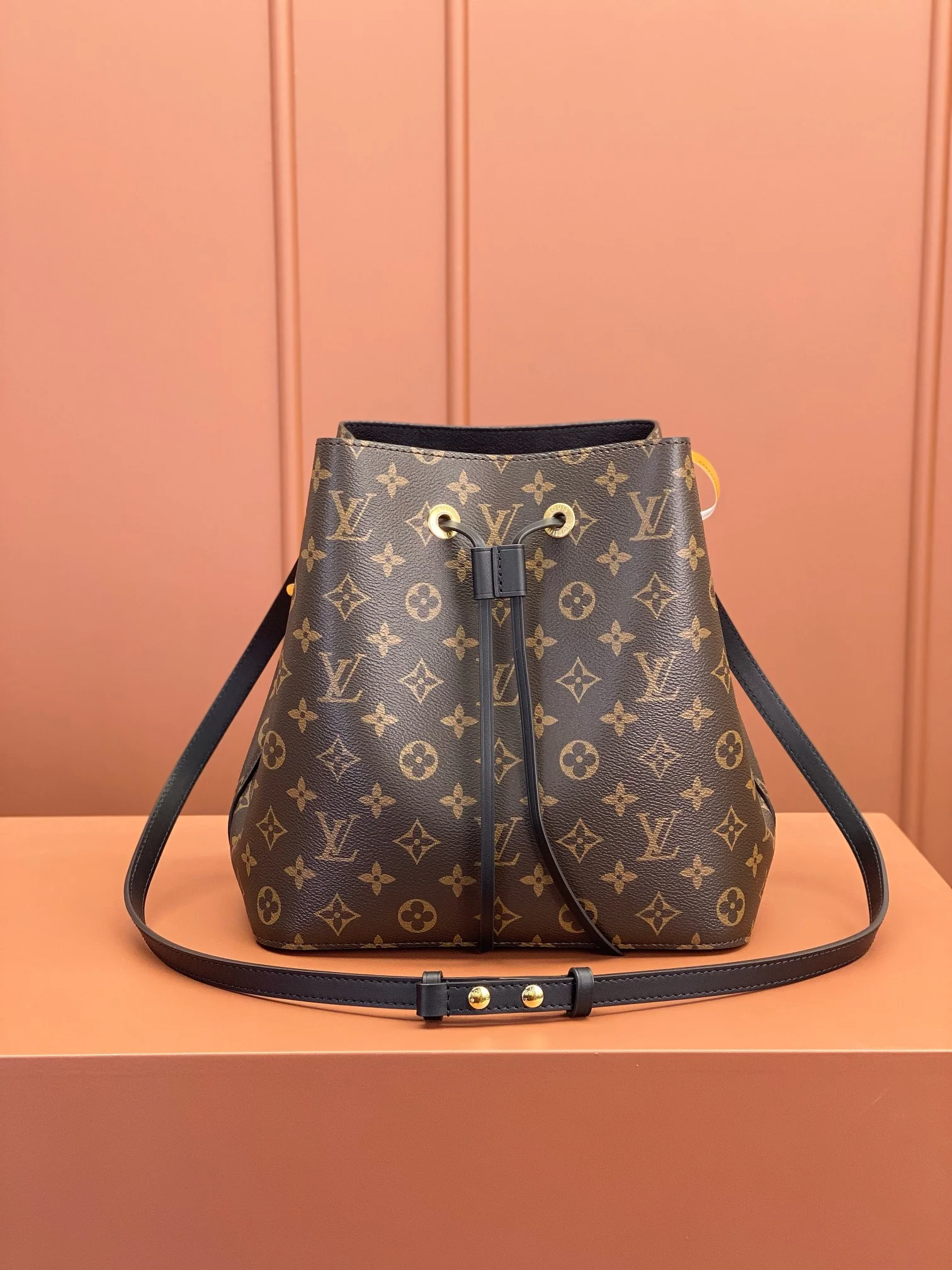 Louisvuitton Noe Medium Handbag M44020 26x26x17.5 cm - description_image1