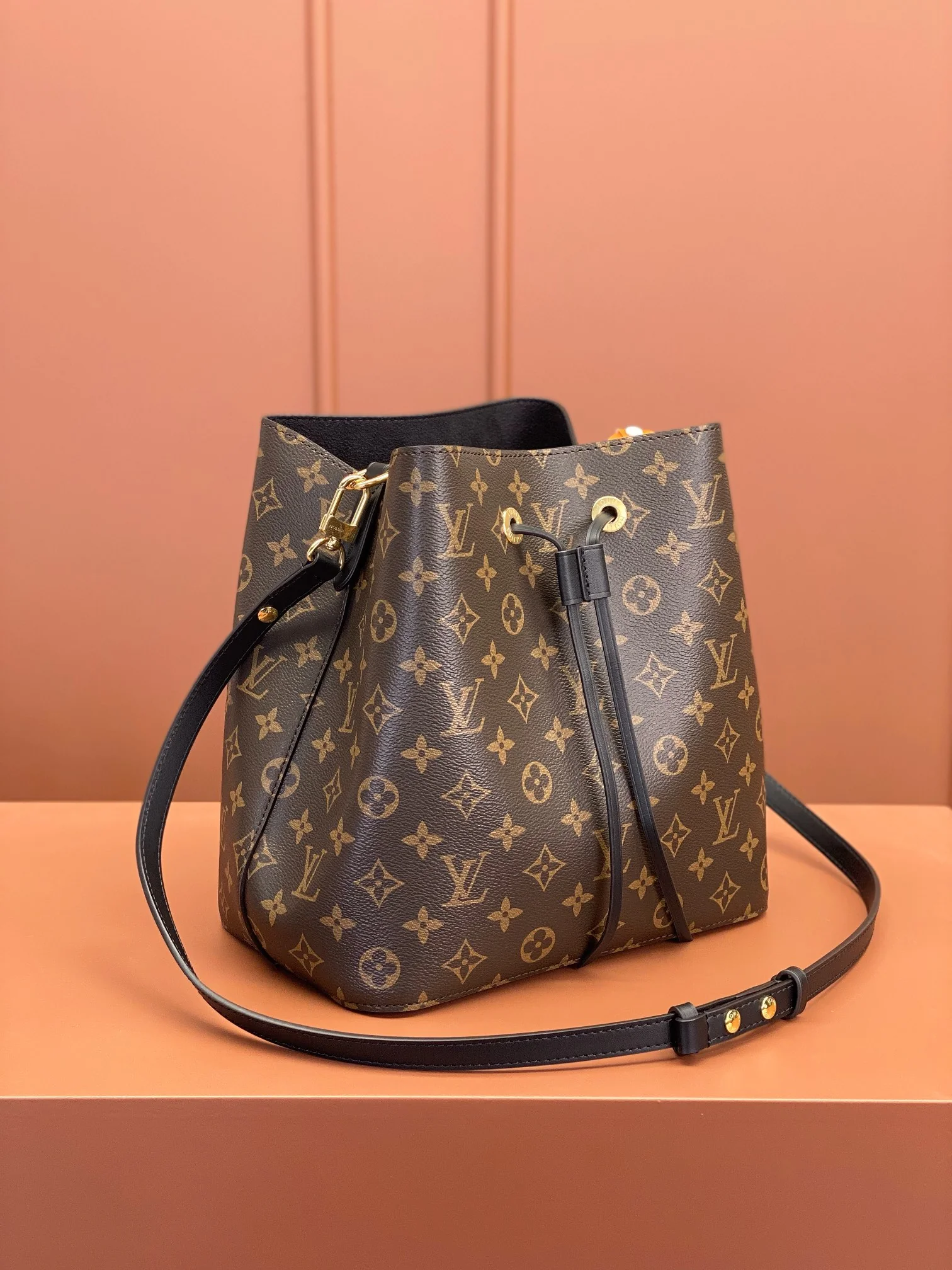 Louisvuitton Noe Medium Handbag M44020 26x26x17.5 cm - description_image3