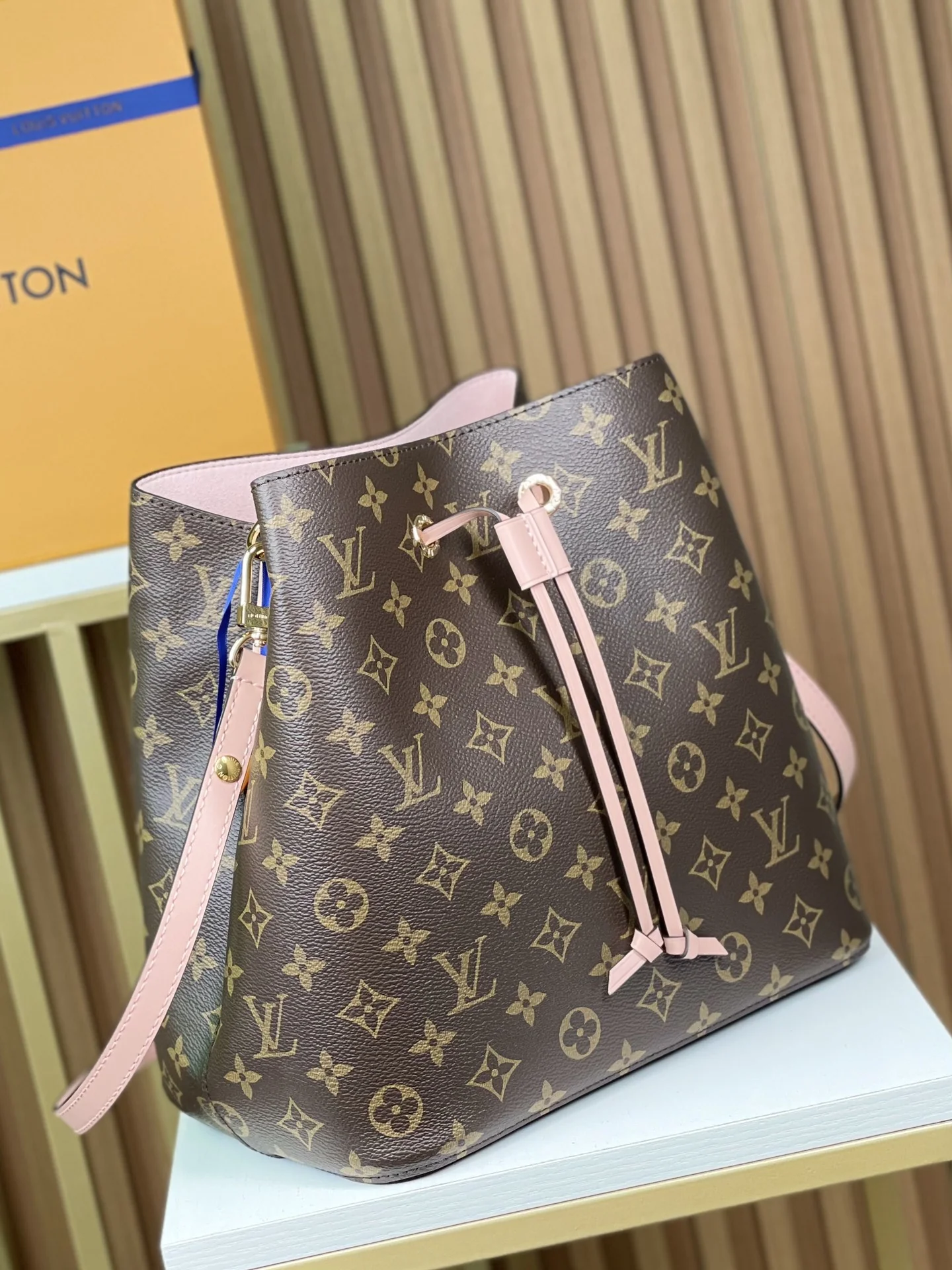 Louisvuitton Noé NEONOE M44022 26x26x17.5 cm Louisvuitton Noé NEONOE M44022 26x26x17.5 cm - description_image3