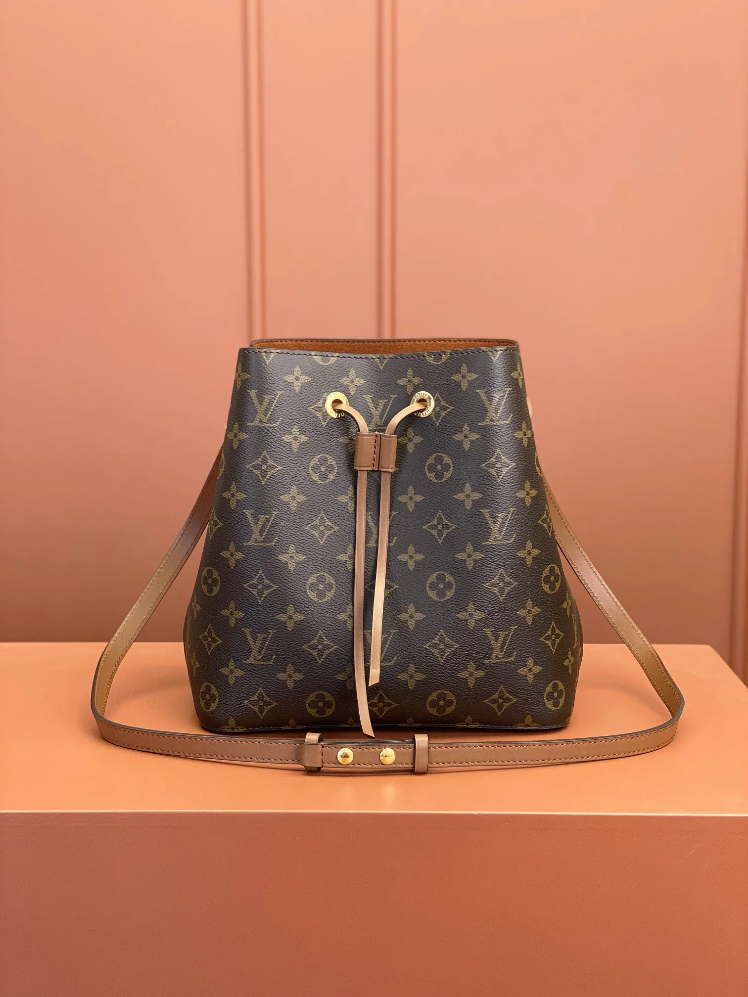 Louisvuitton Noé Medium Handbag M44887 26x26x17.5 cm - description_image1