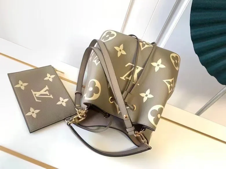 Louisvuitton NeoNoe Medium Bucket Bag M45256 26.0 x 26.0 x 17.5 cm Louisvuitton NeoNoe Medium Bucket Bag M45256 26.0 x 26.0 x 17.5 cm - description_image9