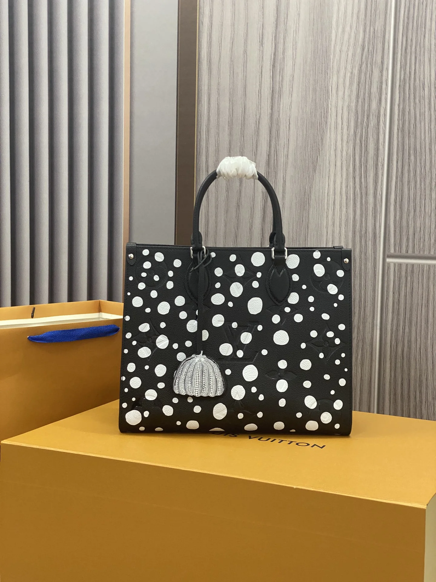 Louisvuitton OnTheGo M45595 35x27x14 cm - description_image1