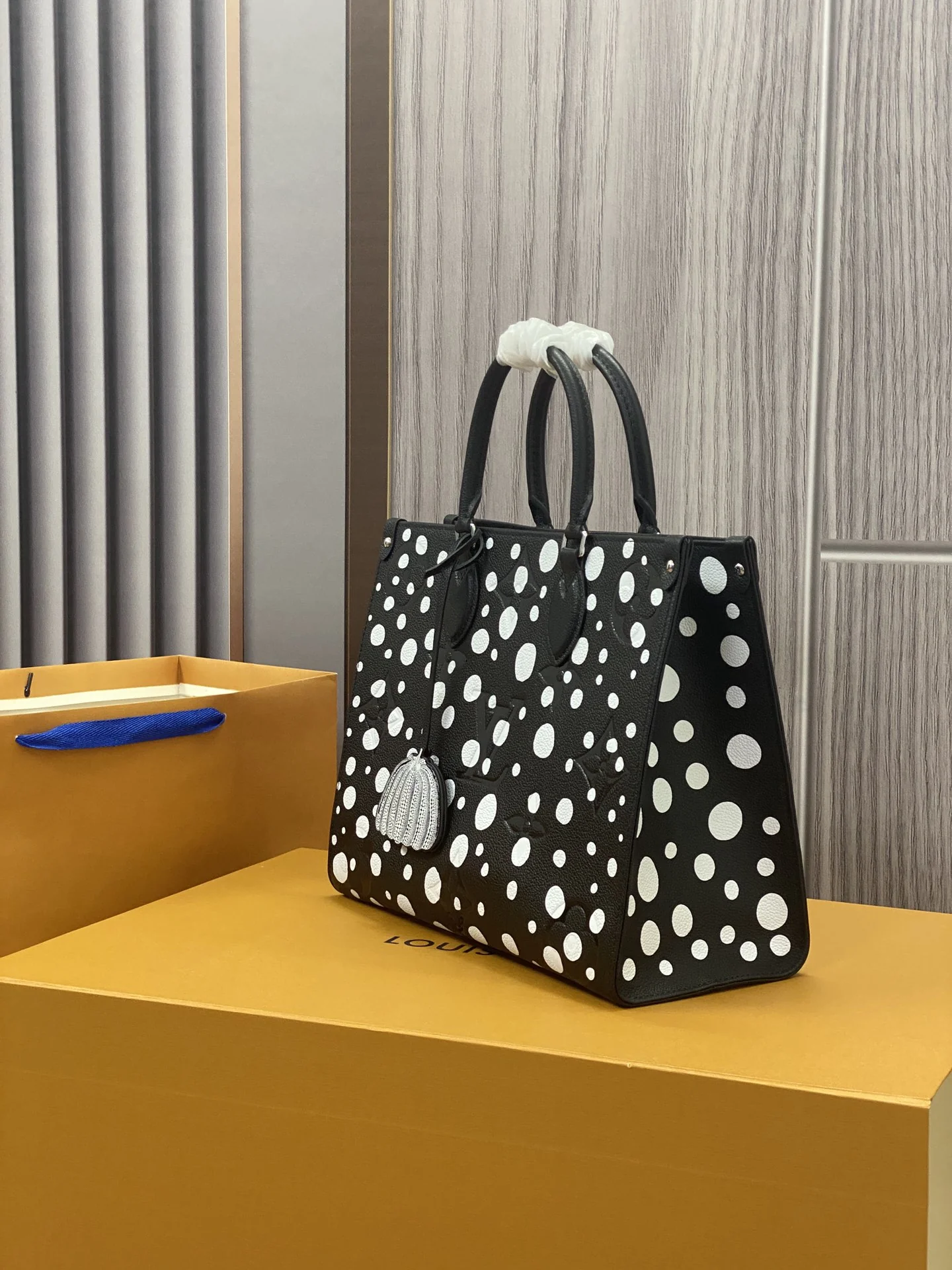 Louisvuitton OnTheGo M45595 35x27x14 cm - description_image2