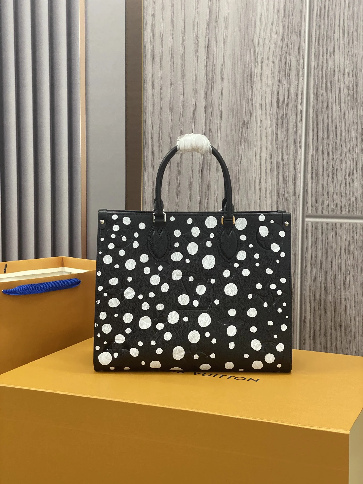 Louisvuitton OnTheGo M45595 35x27x14 cm - description_image3