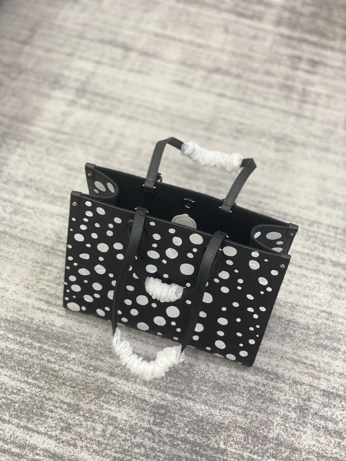 Louisvuitton OnTheGo M45595 35x27x14 cm - description_image5