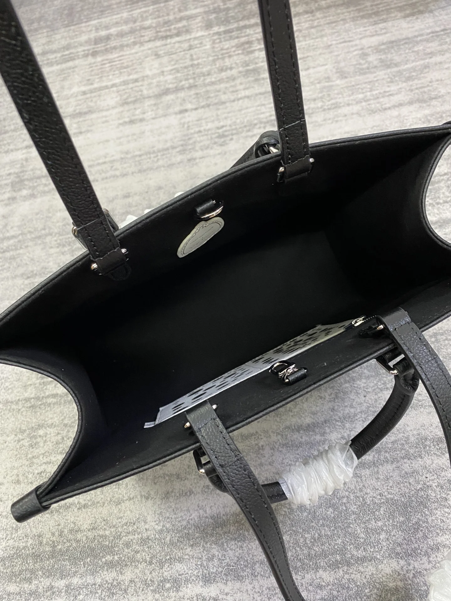 Louisvuitton OnTheGo M45595 35x27x14 cm - description_image8