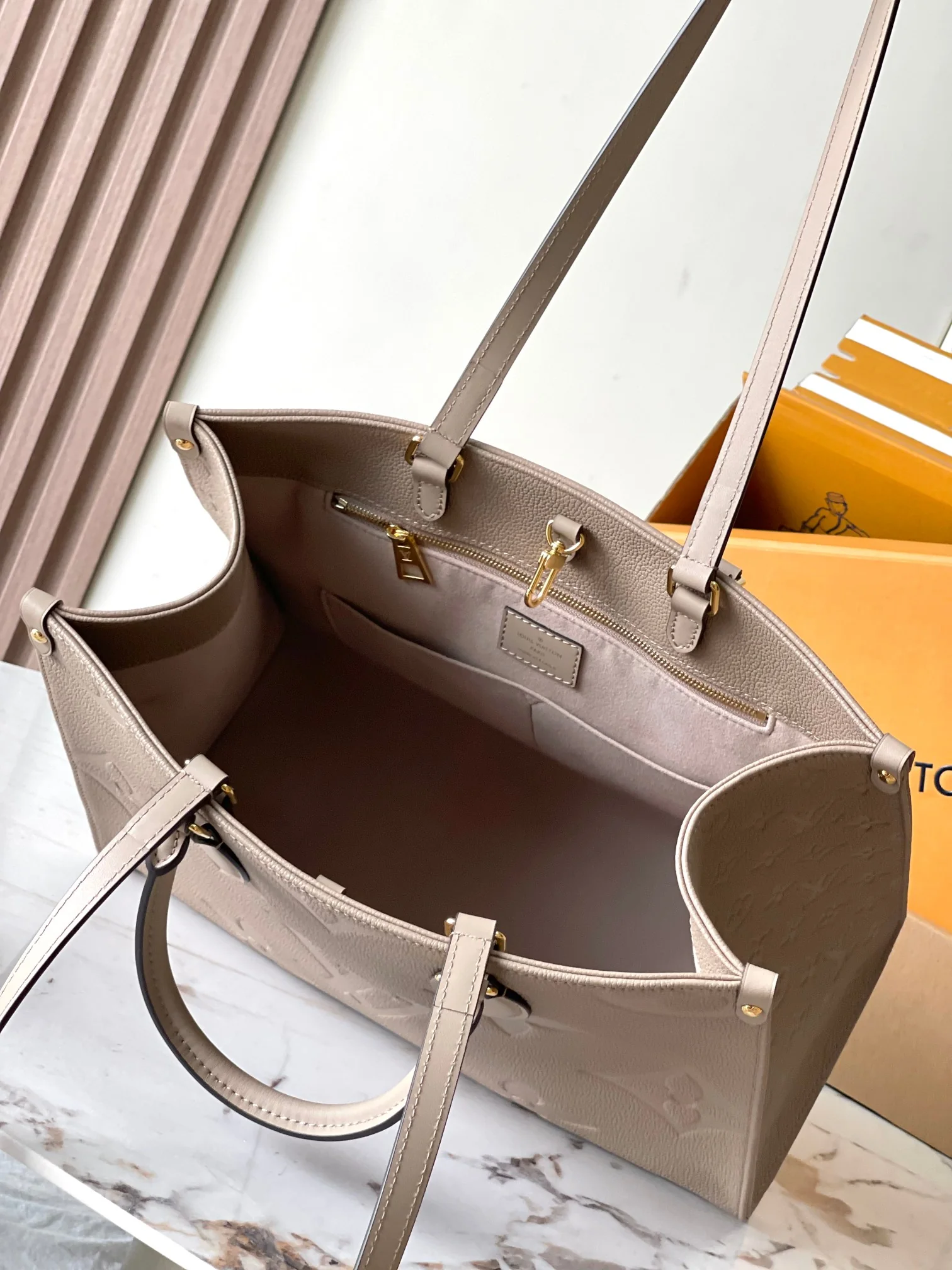 Louisvuitton Onthego Medium Tote M45607 35x27x14 cm - description_image9