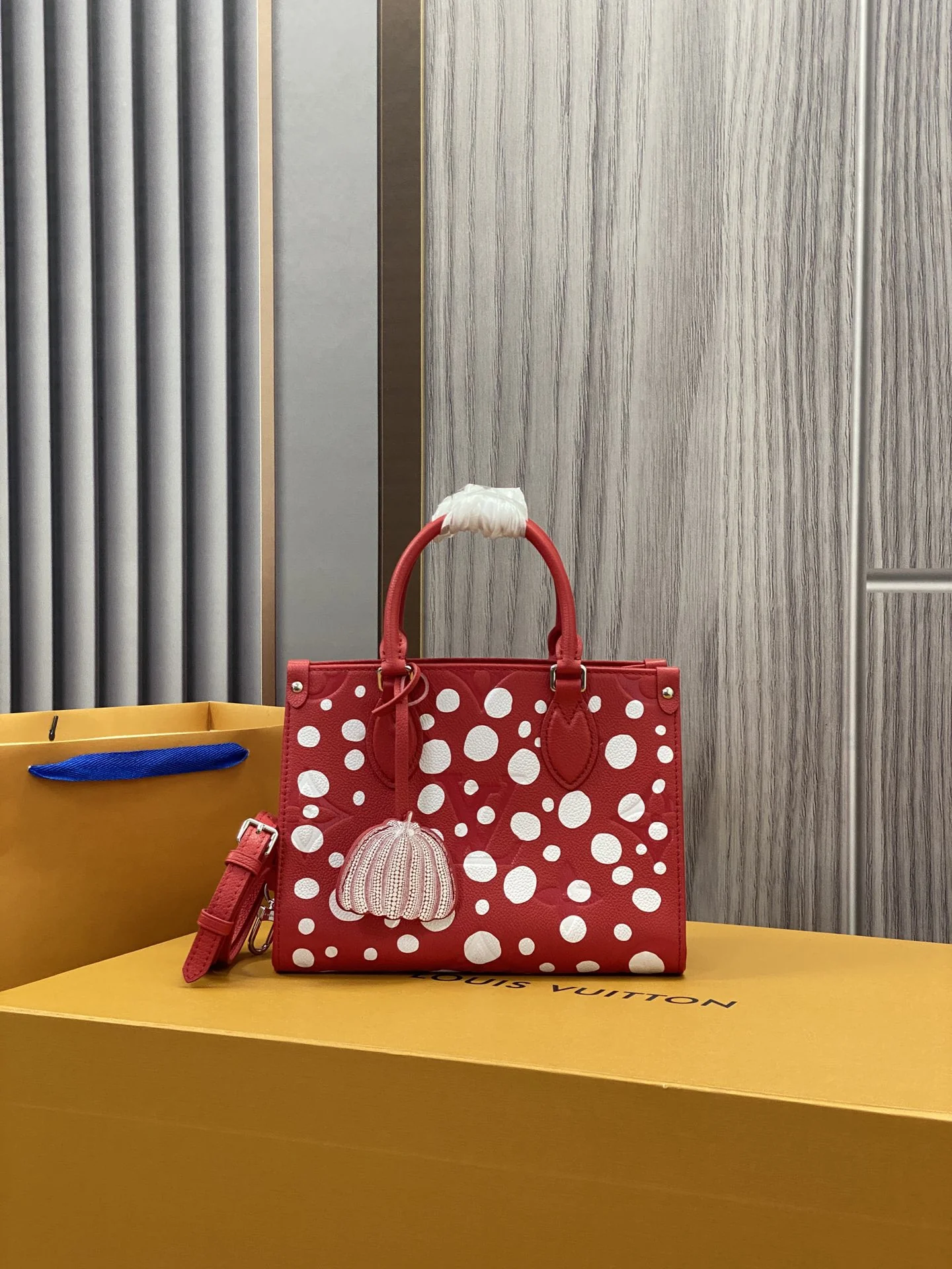 Louisvuitton OnTheGo M45653 25x19x11.5 cm - description_image1