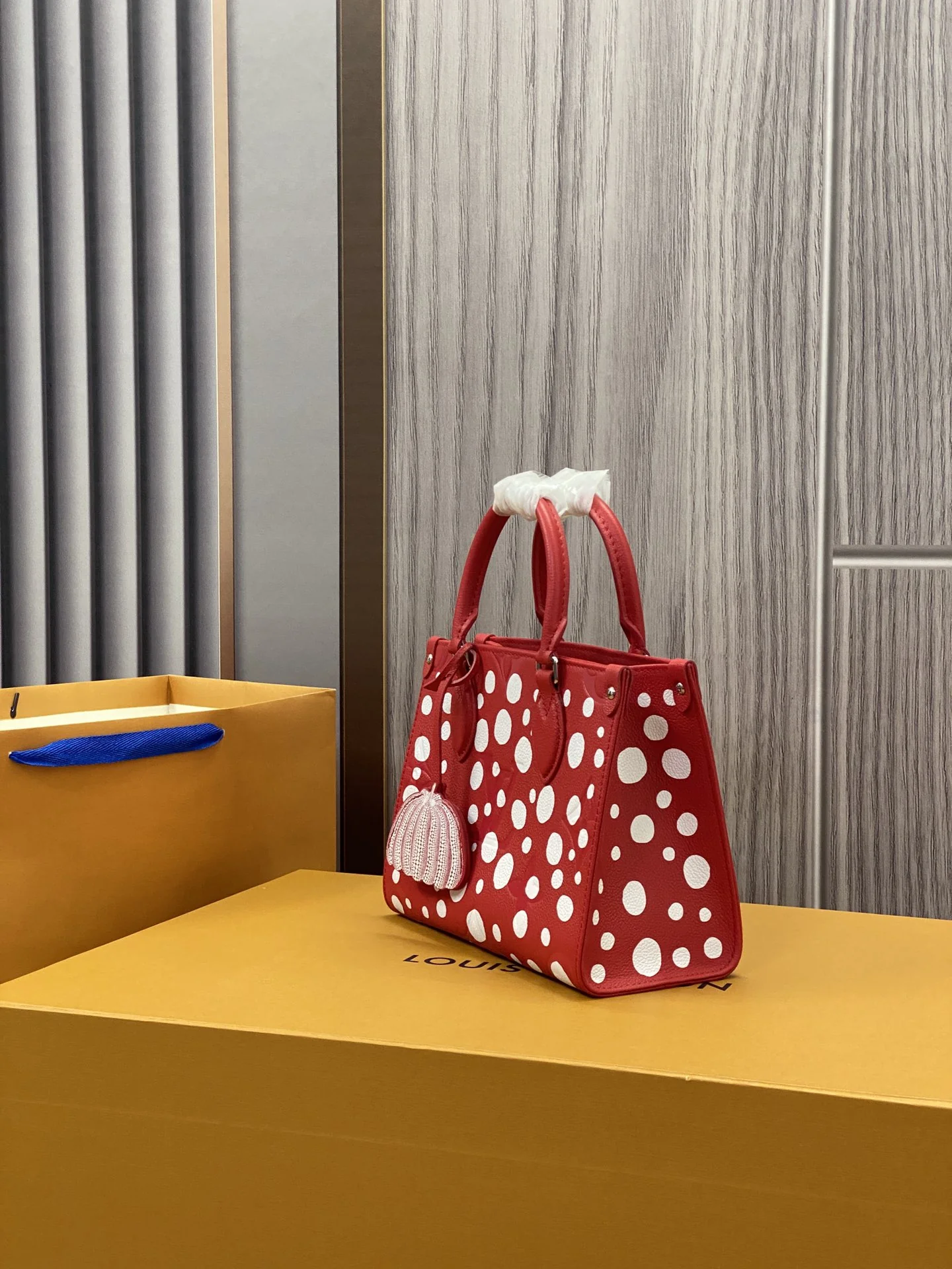 Louisvuitton OnTheGo M45653 25x19x11.5 cm - description_image2