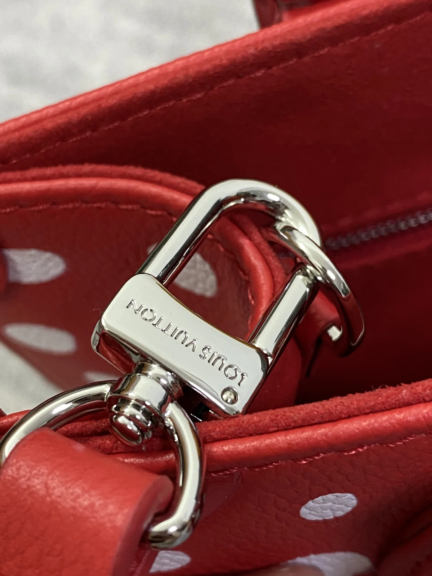 Louisvuitton OnTheGo M45653 25x19x11.5 cm - description_image6