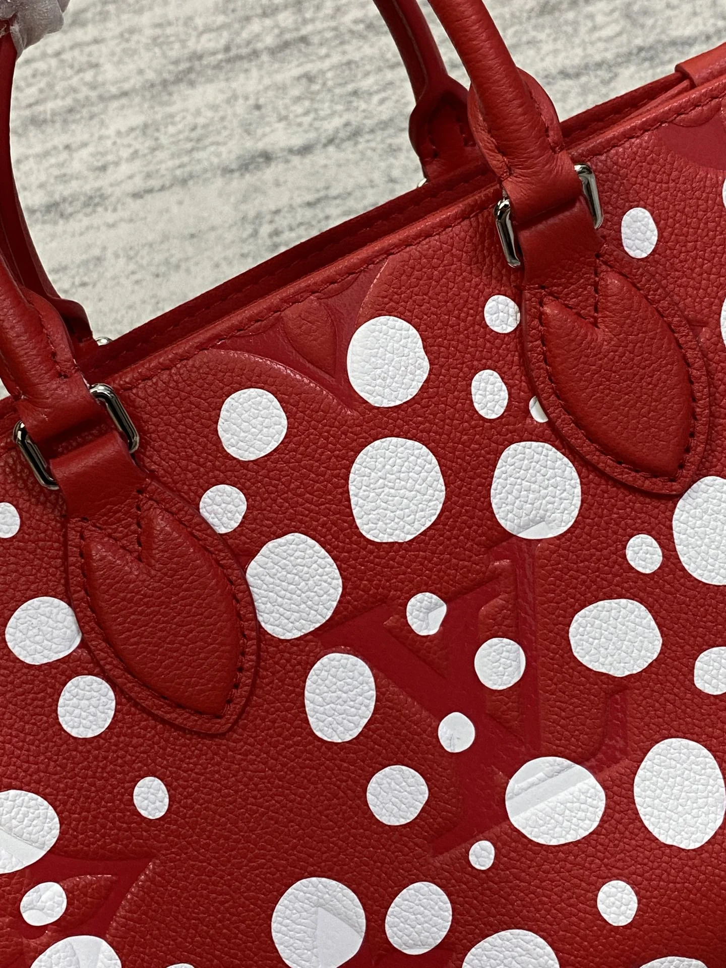 Louisvuitton OnTheGo M45653 25x19x11.5 cm - description_image8