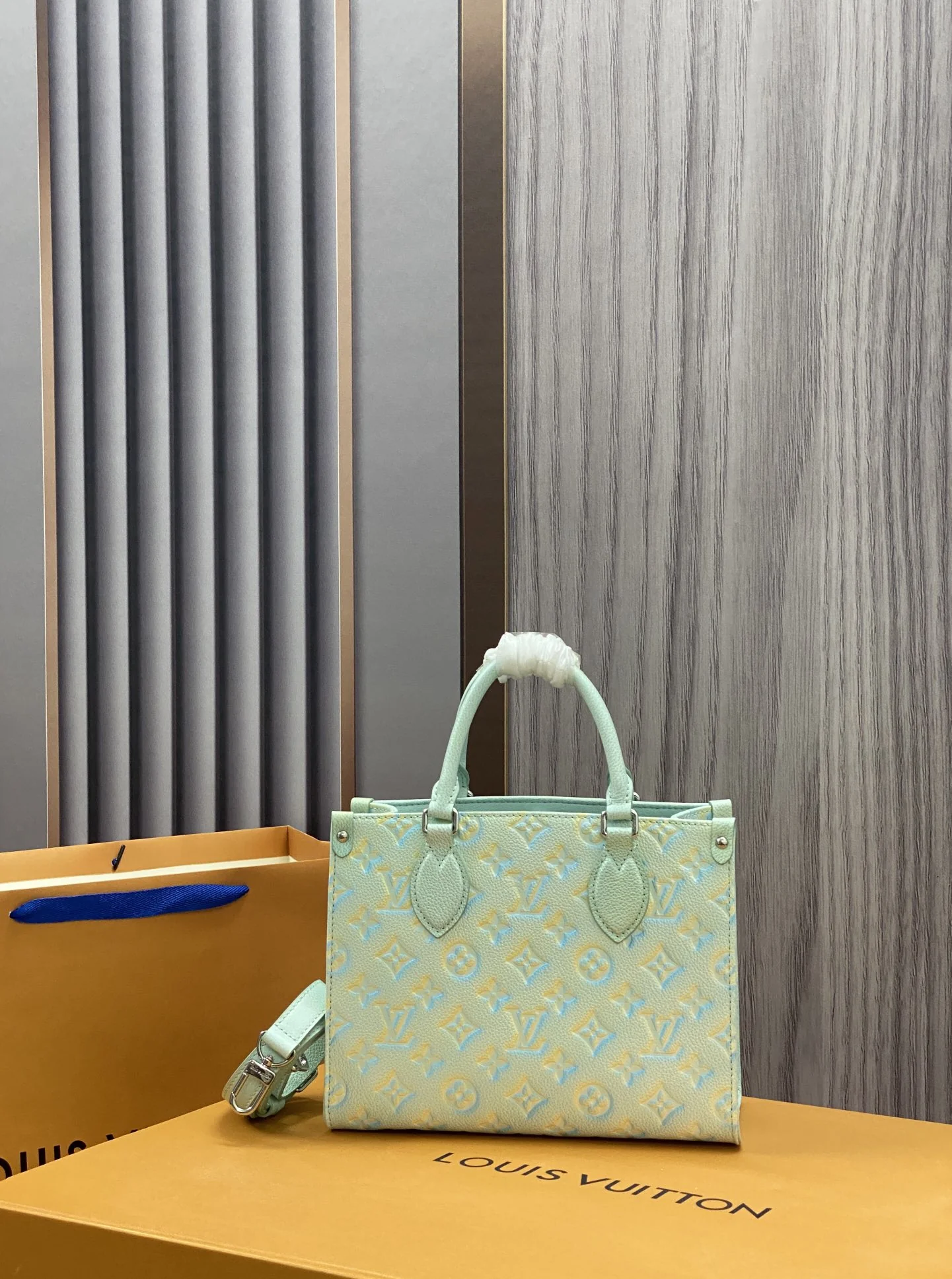 Louisvuitton Onthego Small Tote M46270 25 x 19 x 11.5 cm - description_image1