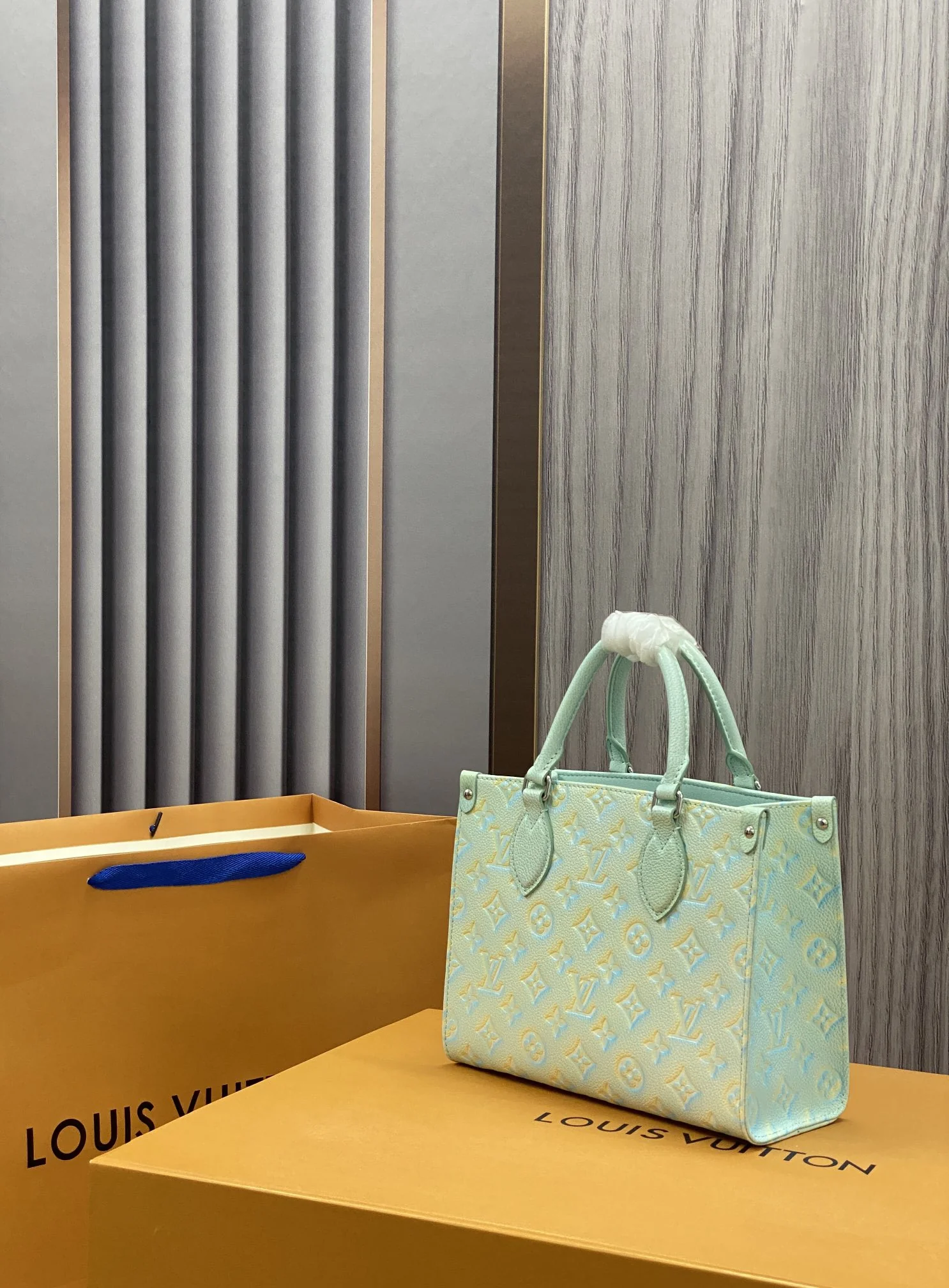 Louisvuitton Onthego Small Tote M46270 25 x 19 x 11.5 cm - description_image2