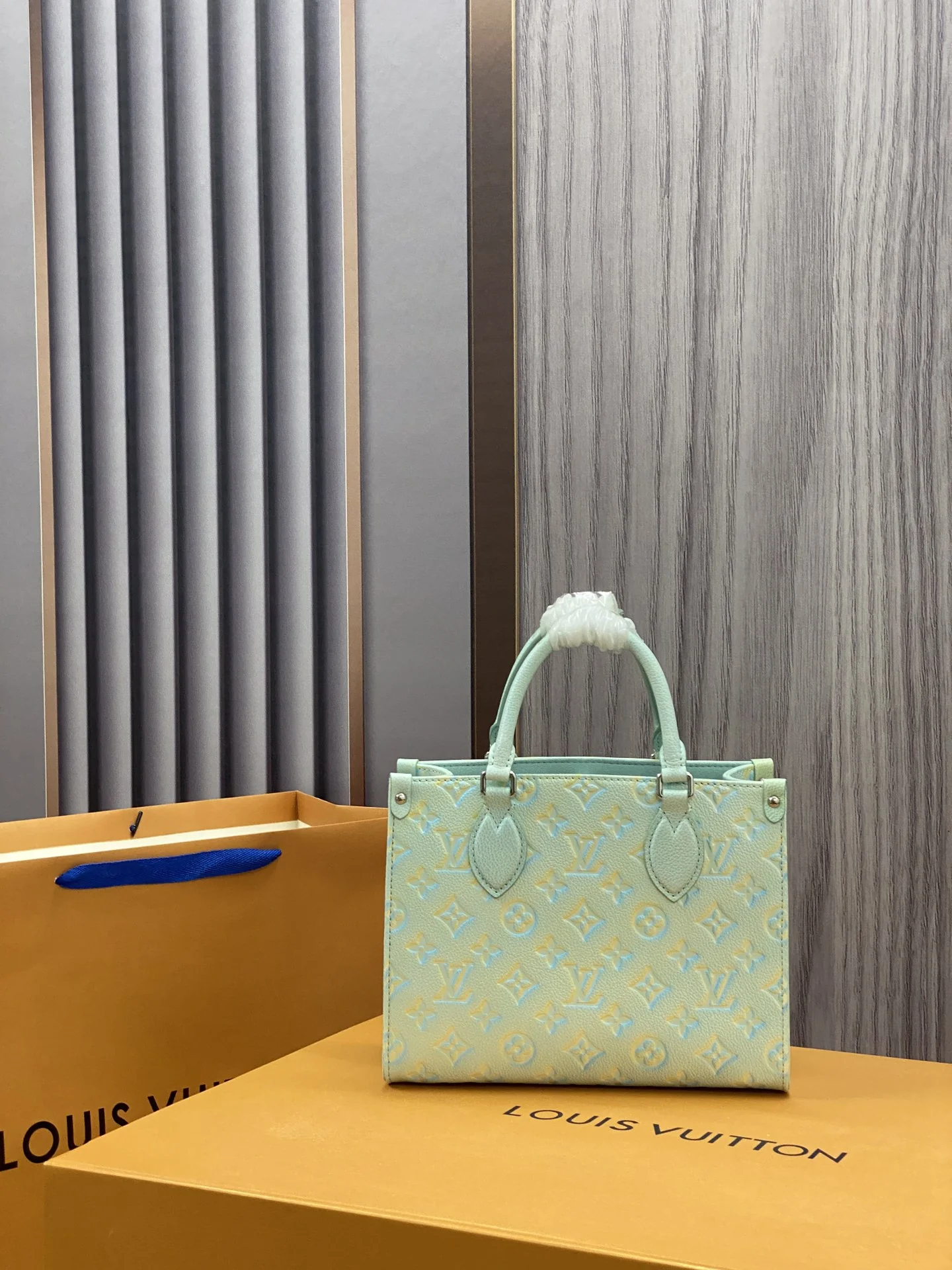 Louisvuitton Onthego Small Tote M46270 25 x 19 x 11.5 cm - description_image3