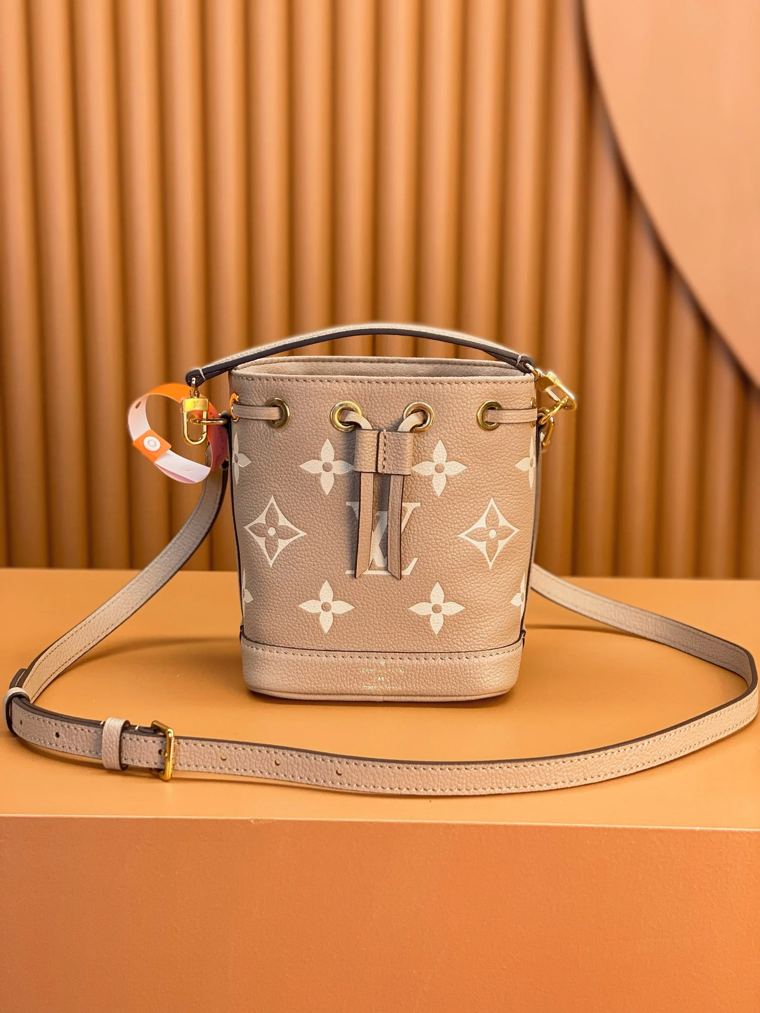 Louisvuitton Nano Noé Handbag M46291 16x13x10 cm - description_image1