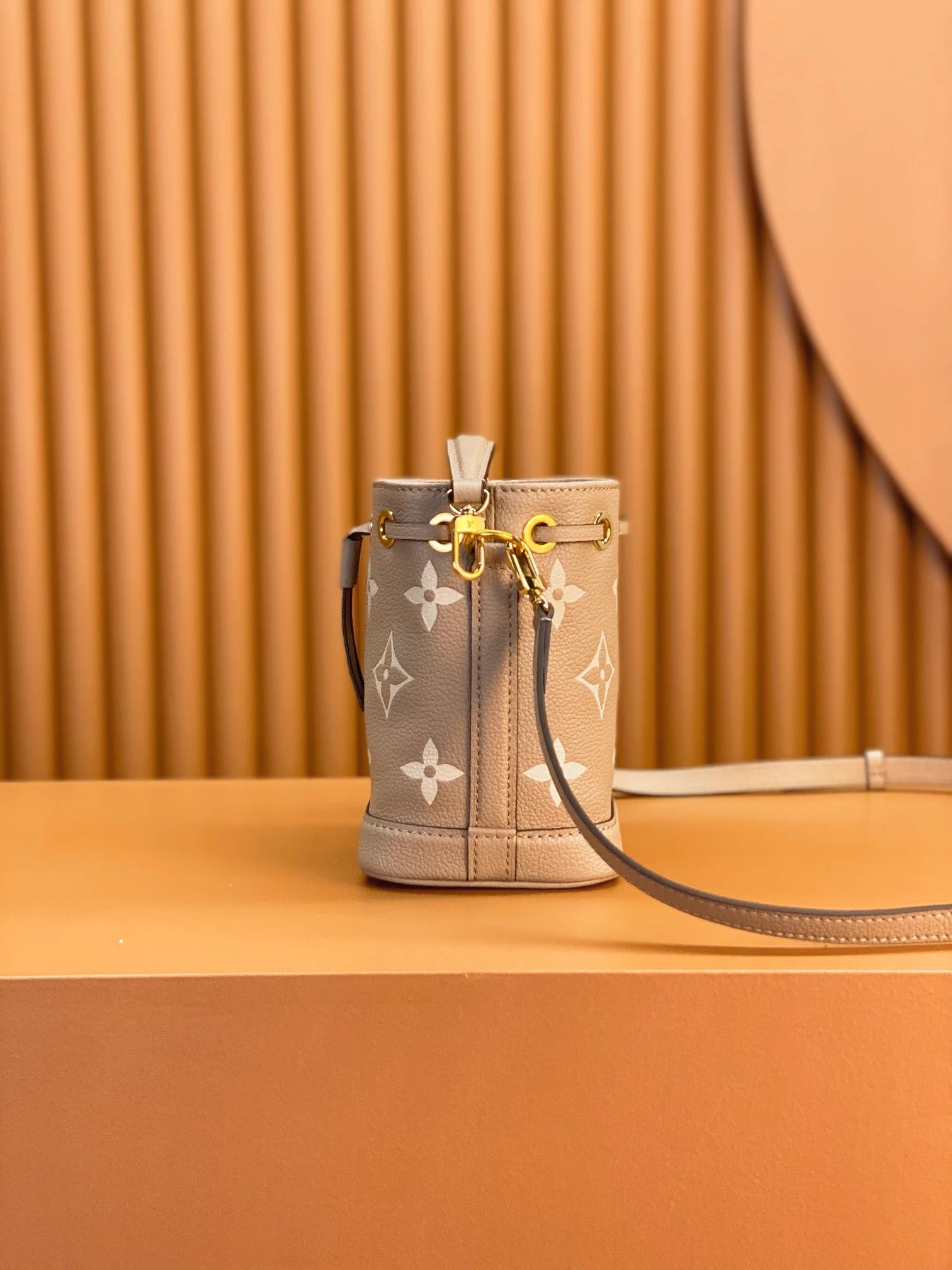 Louisvuitton Nano Noé Handbag M46291 16x13x10 cm - description_image6