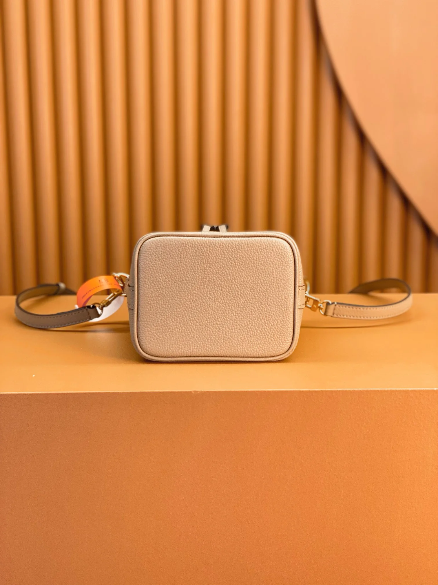 Louisvuitton Nano Noé Handbag M46291 16x13x10 cm - description_image9