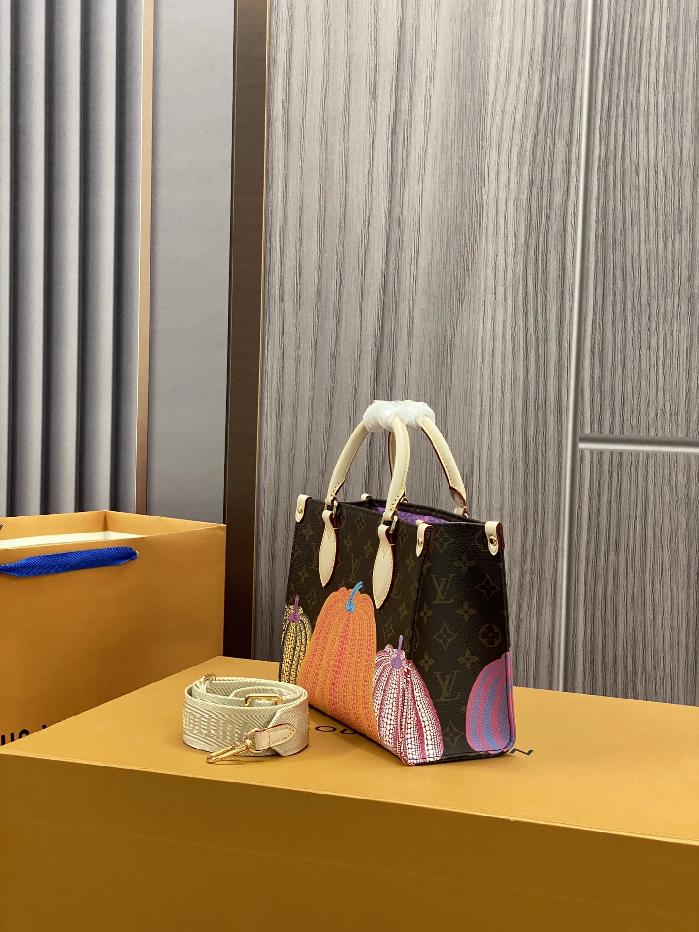 Louisvuitton OnTheGo M46467 25x19x11.5 cm - description_image2