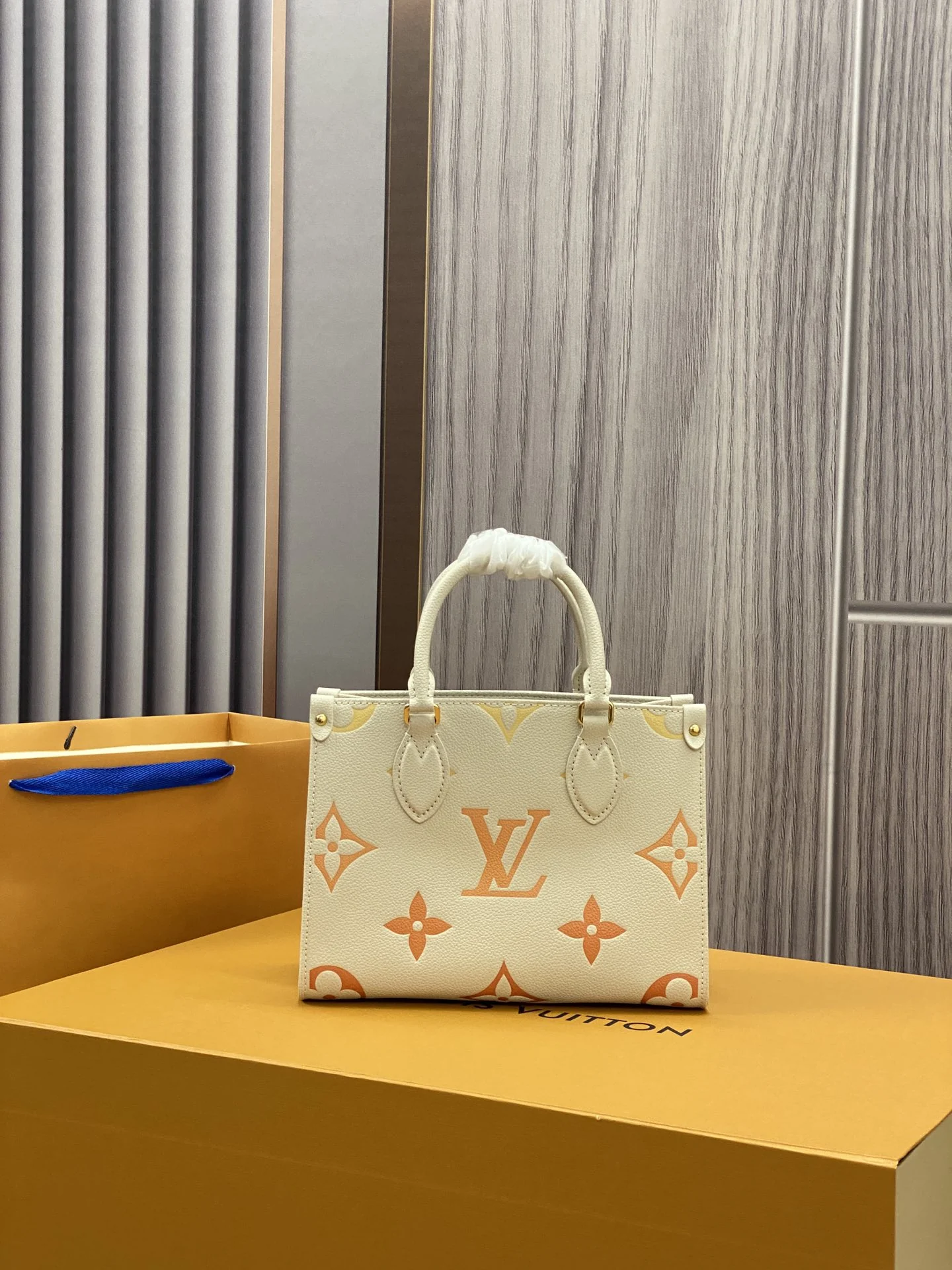 Louisvuitton Onthego Small Tote M46513 25 x 19 x 11.5 cm - description_image3