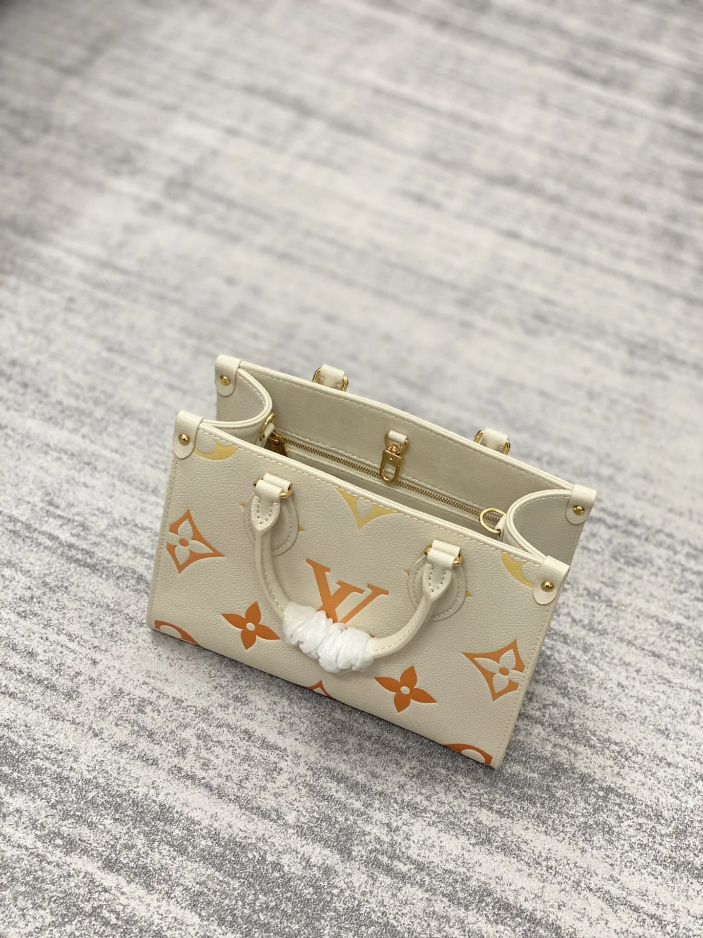 Louisvuitton Onthego Small Tote M46513 25 x 19 x 11.5 cm - description_image5