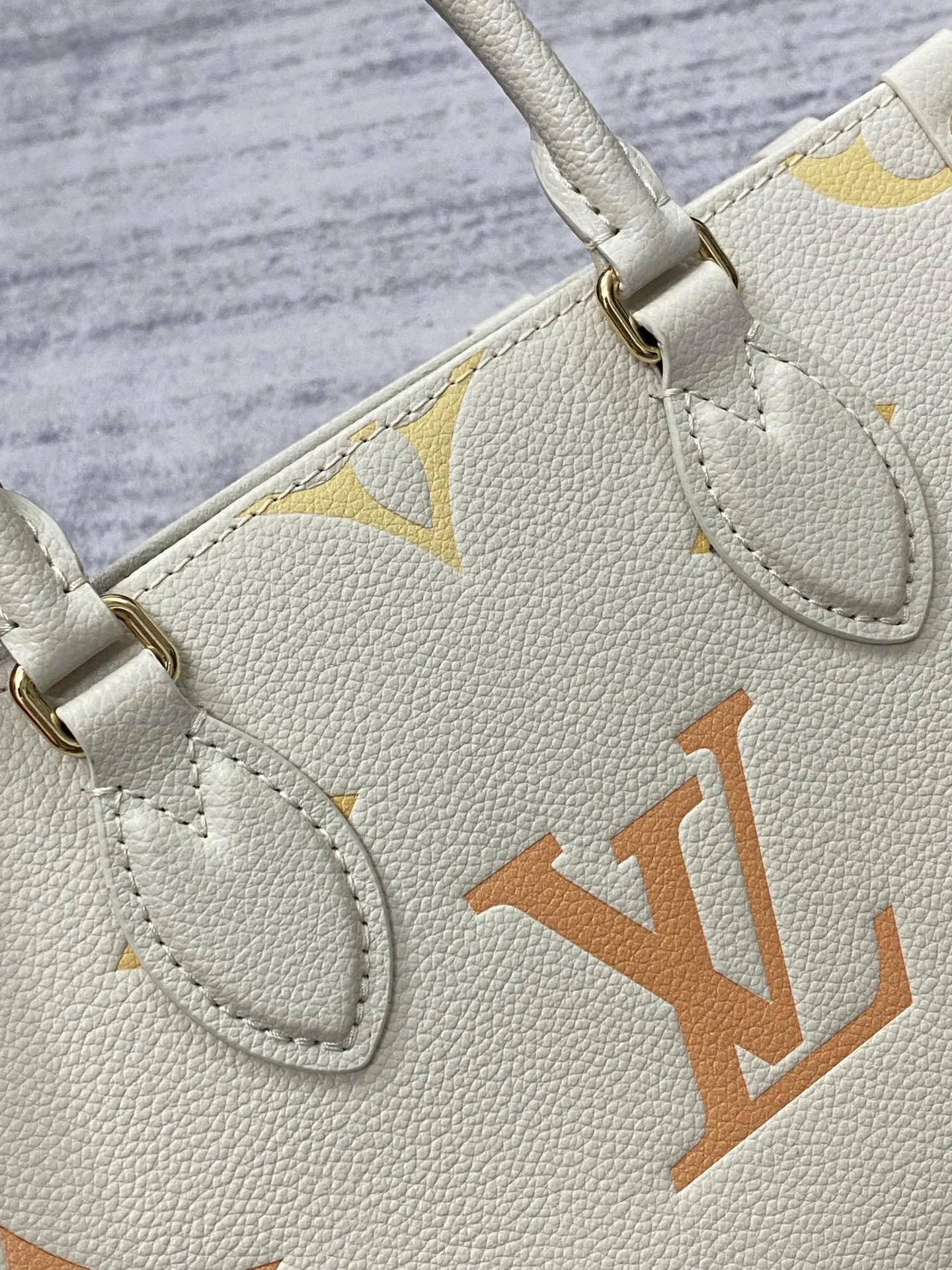 Louisvuitton Onthego Small Tote M46513 25 x 19 x 11.5 cm - description_image7