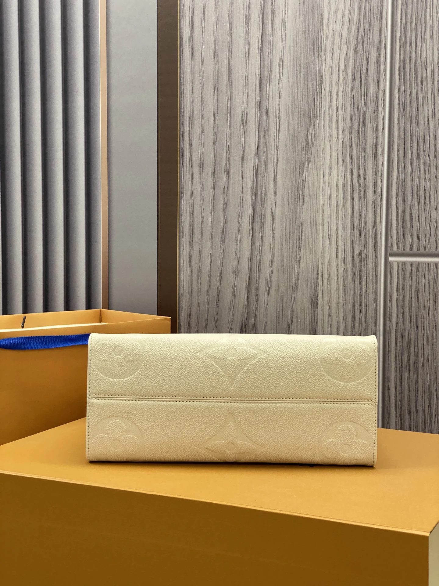 Louisvuitton OnTheGo Medium Tote M46531 35 x 27 x 14 cm - description_image4