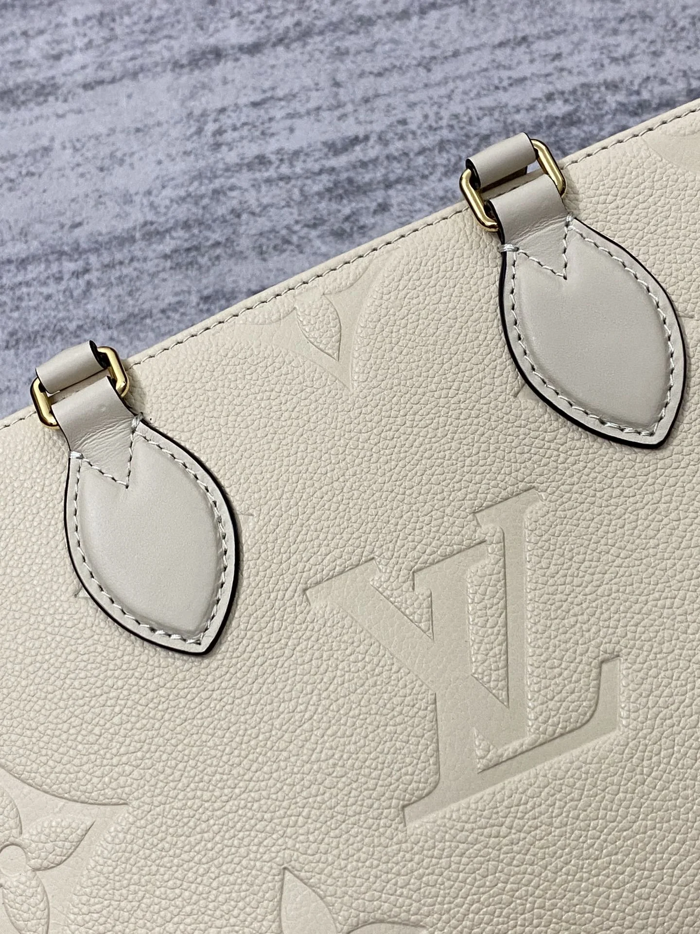 Louisvuitton OnTheGo Small Handbag M46569 25 x 19 x 11.5 cm - description_image6