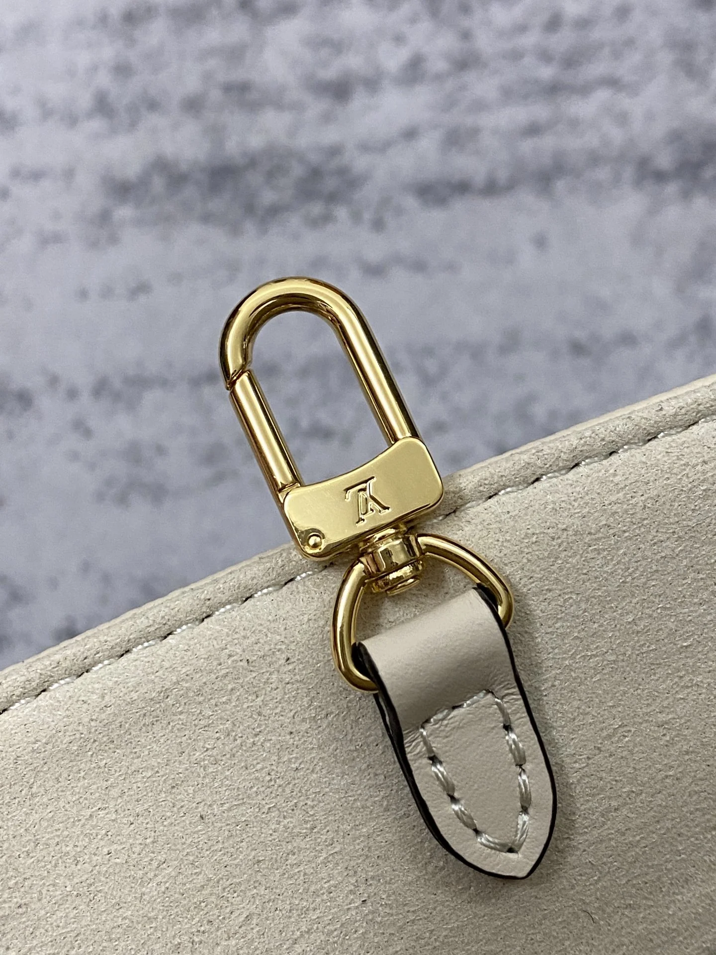 Louisvuitton OnTheGo Small Handbag M46569 25 x 19 x 11.5 cm - description_image7