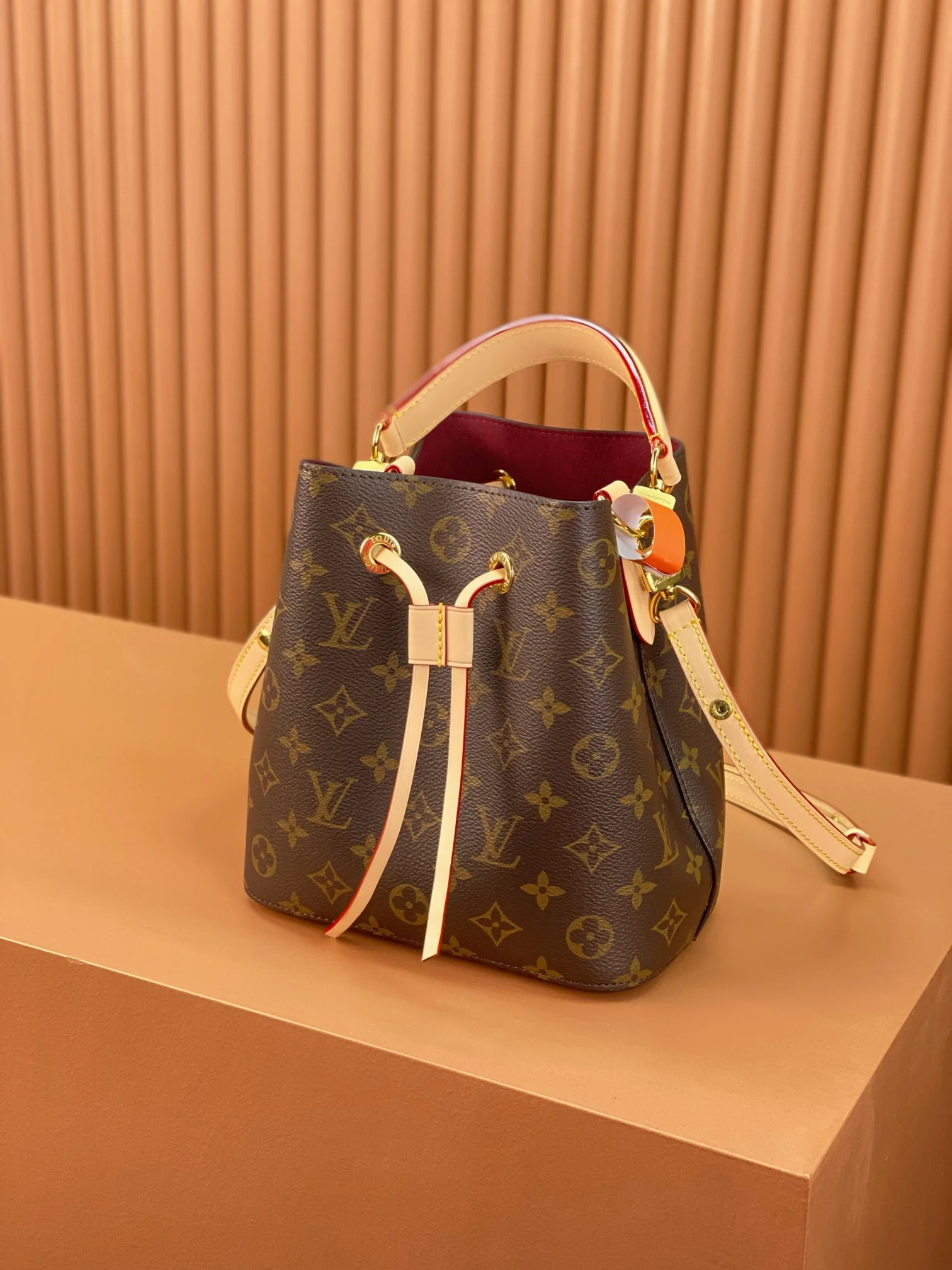 Louisvuitton NEONOÉ BB Handbag M46581 20x20x13 cm - description_image2