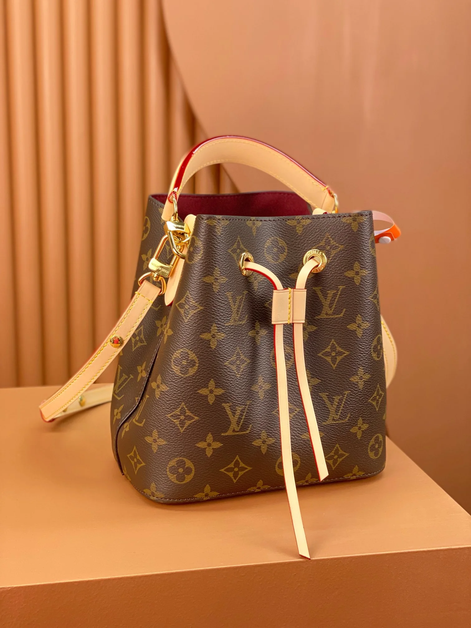 Louisvuitton NEONOÉ BB Handbag M46581 20x20x13 cm - description_image3