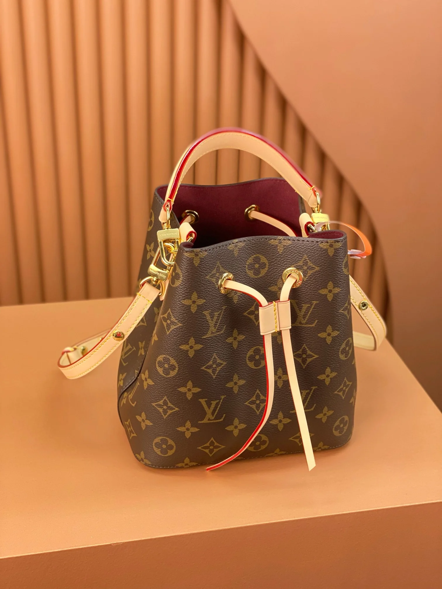 Louisvuitton NEONOÉ BB Handbag M46581 20x20x13 cm - description_image4