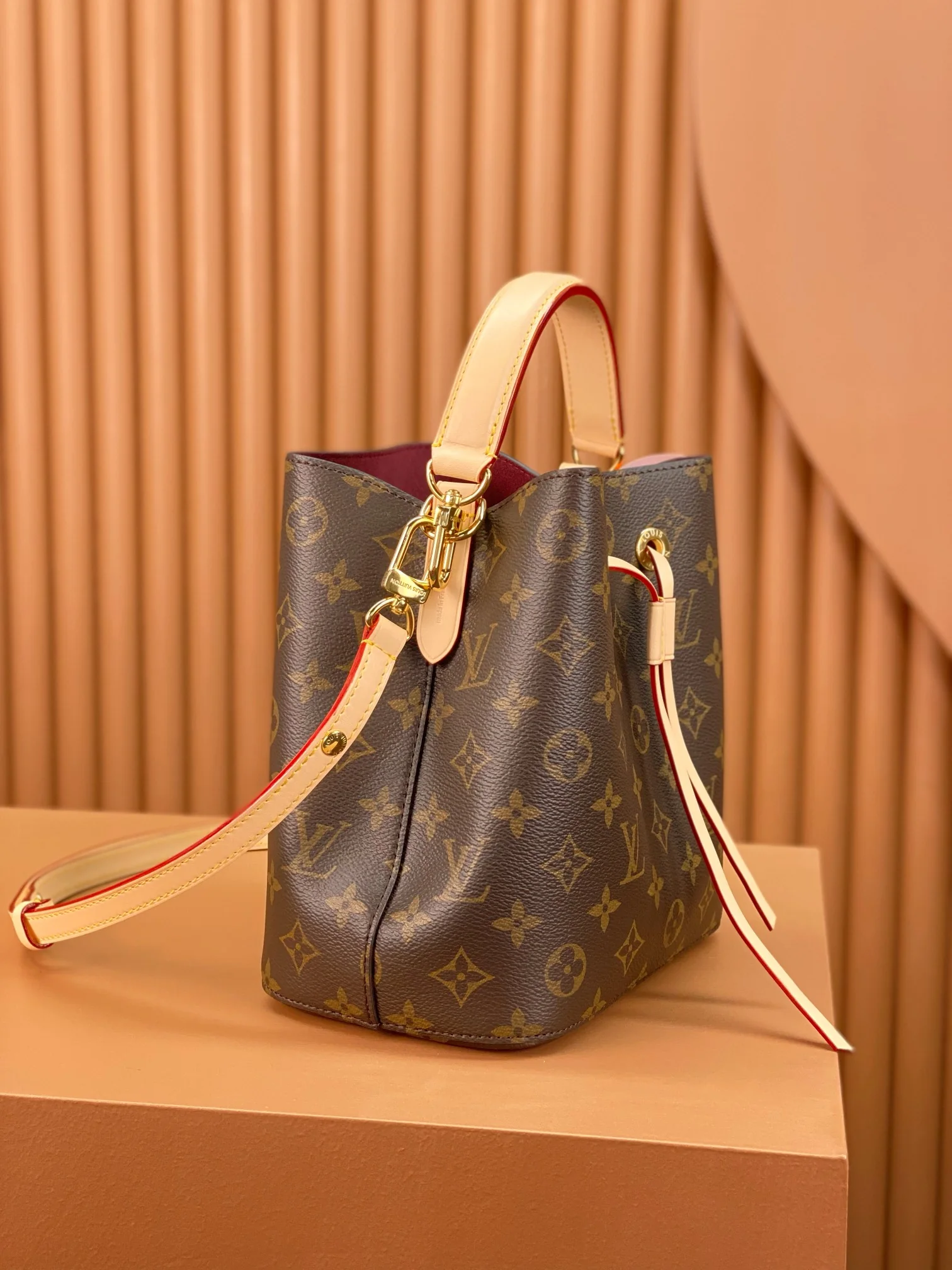 Louisvuitton NEONOÉ BB Handbag M46581 20x20x13 cm - description_image5