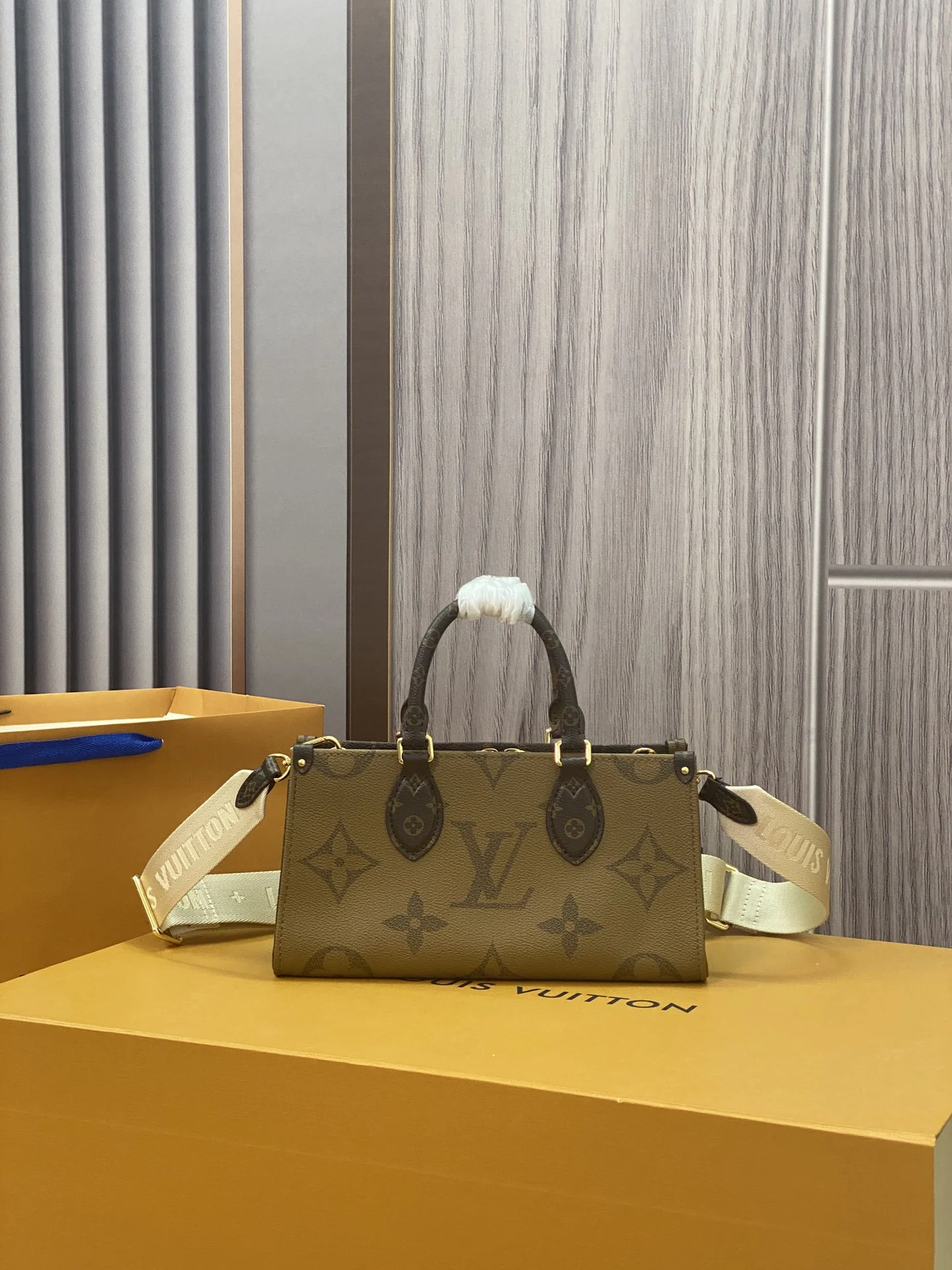 Louisvuitton OnTheGo Tote M46653 25x13x10 cm - description_image3
