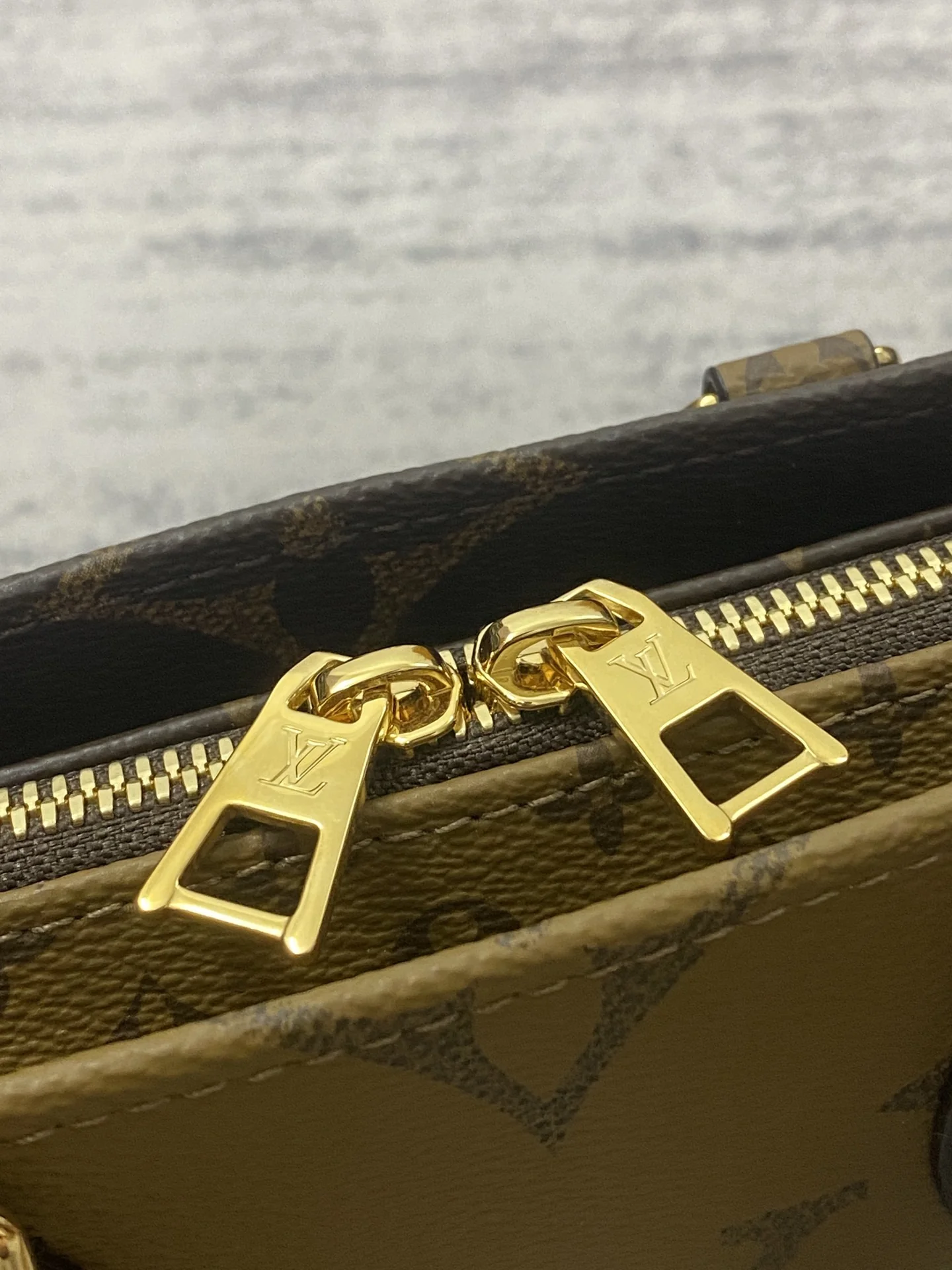 Louisvuitton OnTheGo Tote M46653 25x13x10 cm - description_image7