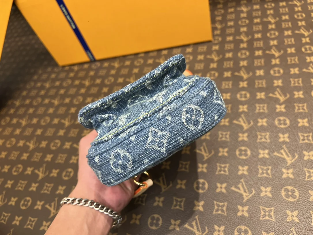 Louisvuitton Fairfax Pochette M82948 14x2.7x18 cm - description_image4