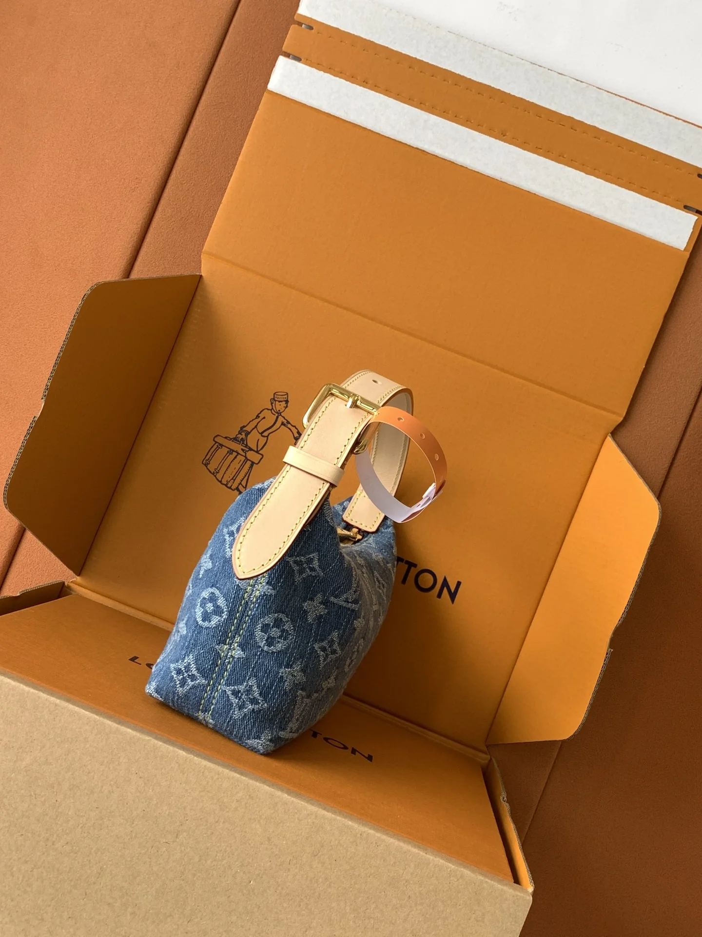 Louisvuitton HILLS POCHETTE M82949 18.5x11x6.5 cm - description_image2