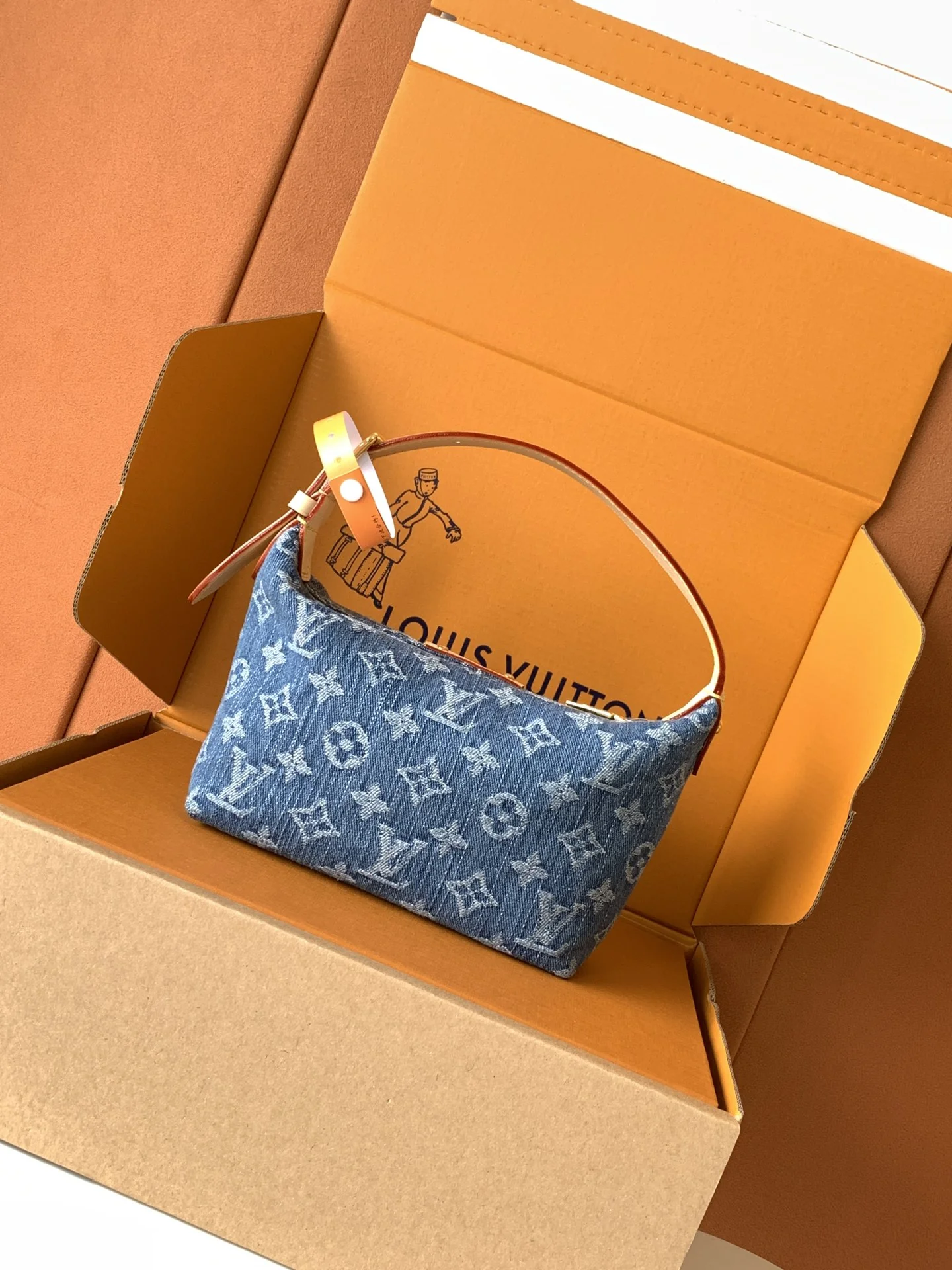 Louisvuitton HILLS POCHETTE M82949 18.5x11x6.5 cm - description_image3
