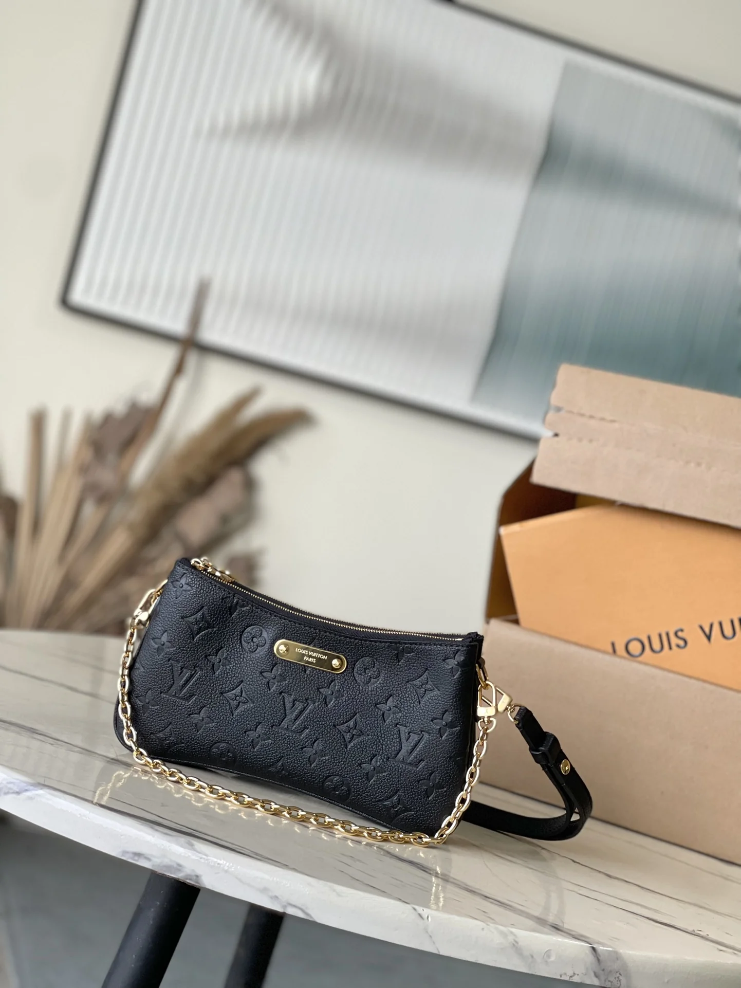 Louisvuitton Monogram Empreinte Liv Pochette M83301 24x13x6.5 cm - description_image1