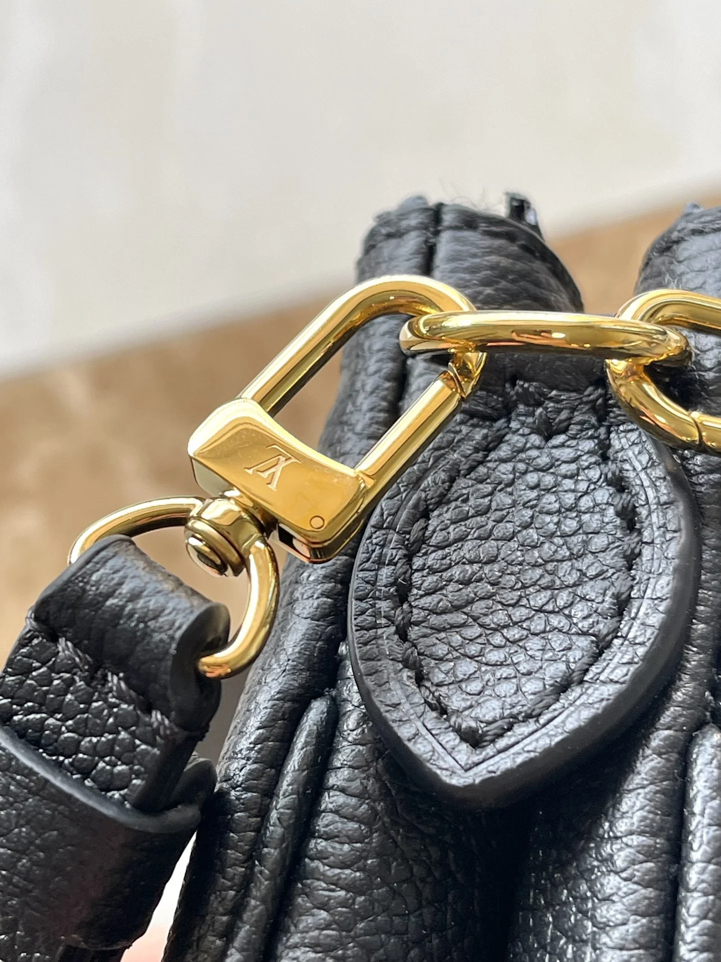 Louisvuitton Monogram Empreinte Liv Pochette M83301 24x13x6.5 cm - description_image6