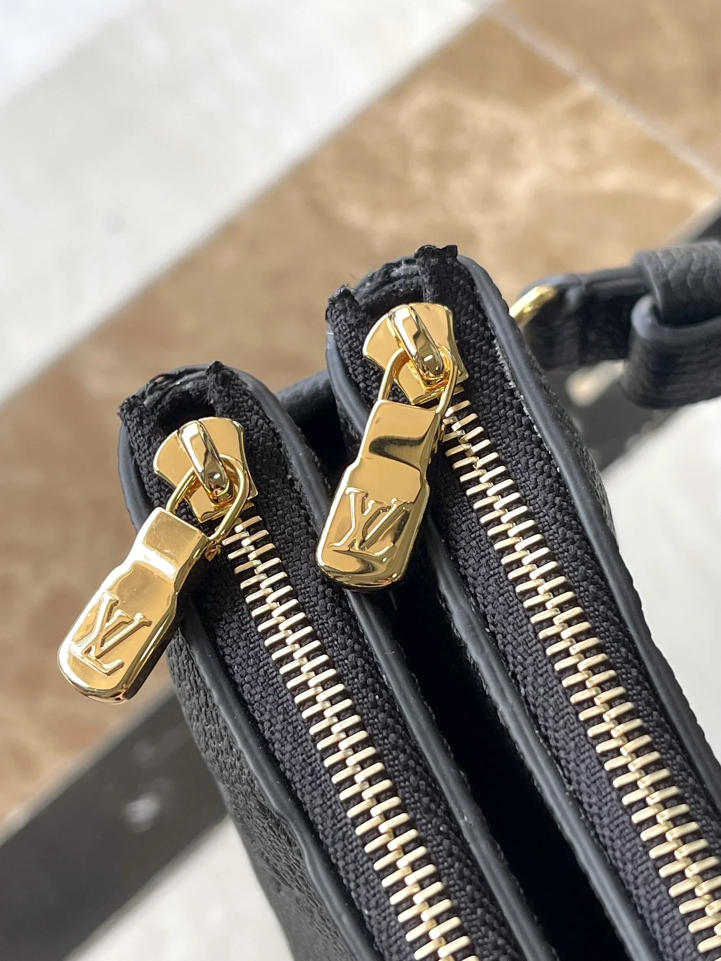 Louisvuitton Monogram Empreinte Liv Pochette M83301 24x13x6.5 cm - description_image7