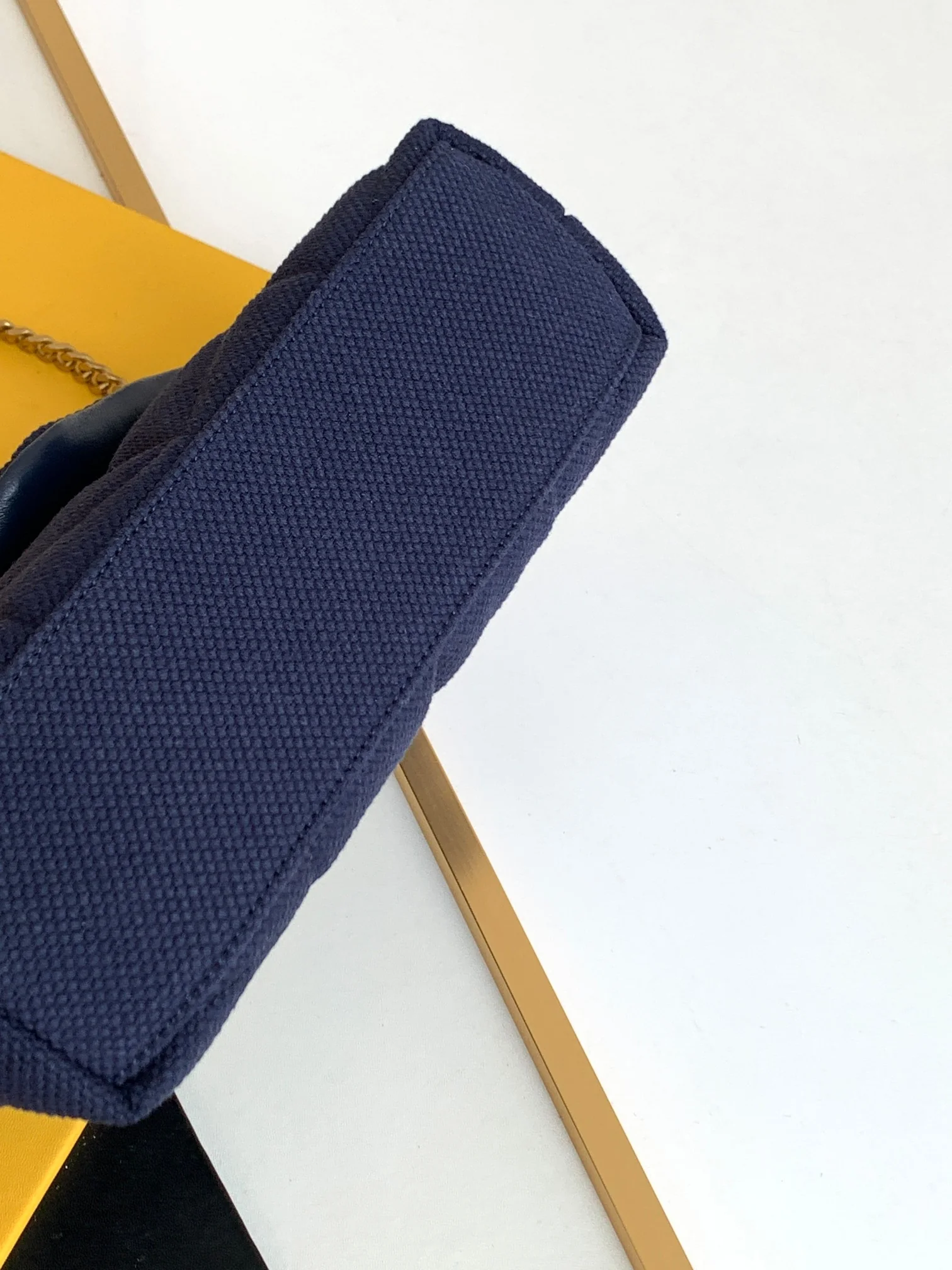 Saint Laurent Lou 333 23x15.5x8.5 cm Saint Laurent Lou 333 23x15.5x8.5 cm - description_image5