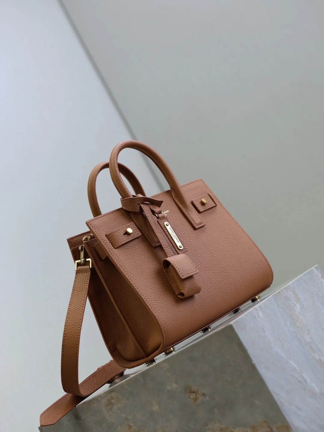 Saint Laurent Sac De Jour 22cm - description_image3