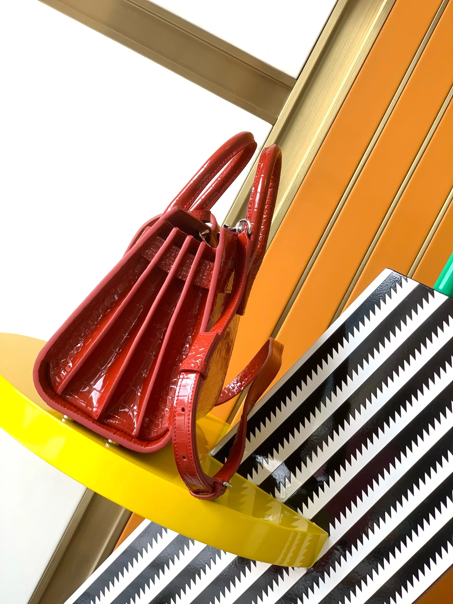 Saint Laurent Sac de Jour 22x18x10.5 cm - description_image2