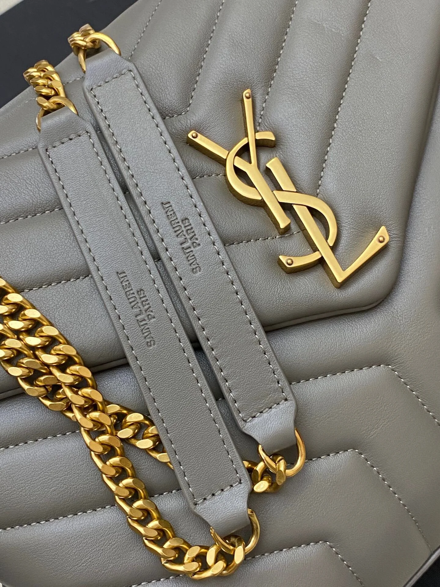 Saint Laurent Lou Large Long Envelope Shoulder Bag Model 459749/487216/392288 32x22x10 cm Saint Laurent Lou Large Long Envelope Shoulder Bag Model 459749/487216/392288 32x22x10 cm - description_image5