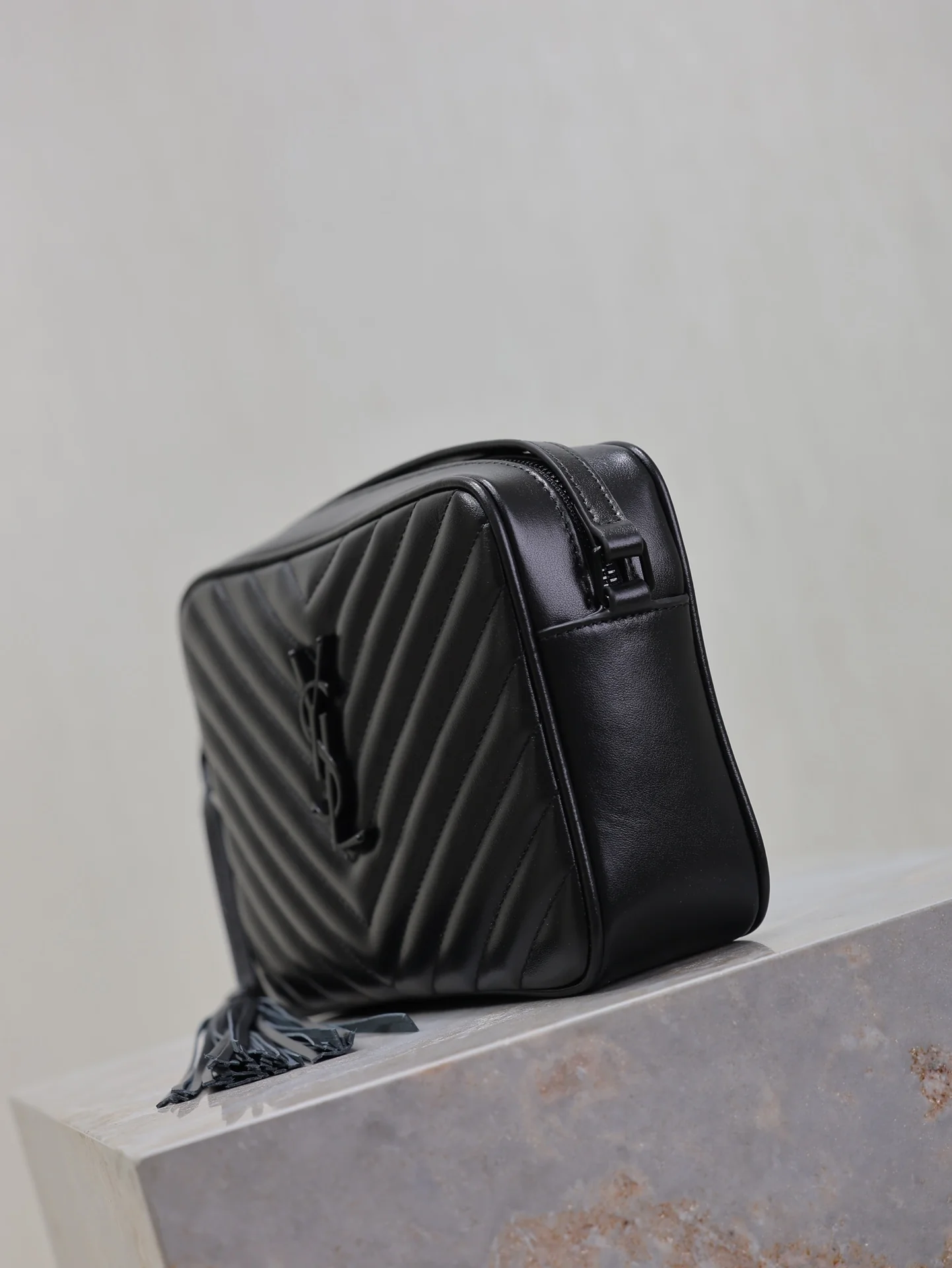 Saint Laurent Lou Camera Bag 23x16x6 cm - description_image3