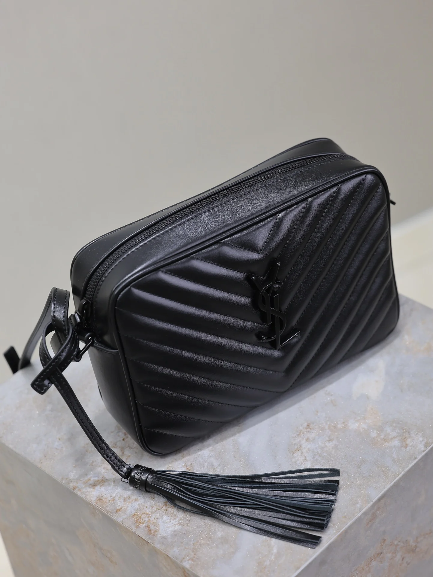 Saint Laurent Lou Camera Bag 23x16x6 cm - description_image5