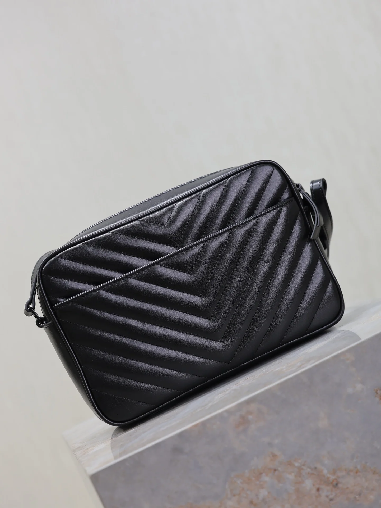 Saint Laurent Lou Camera Bag 23x16x6 cm - description_image7