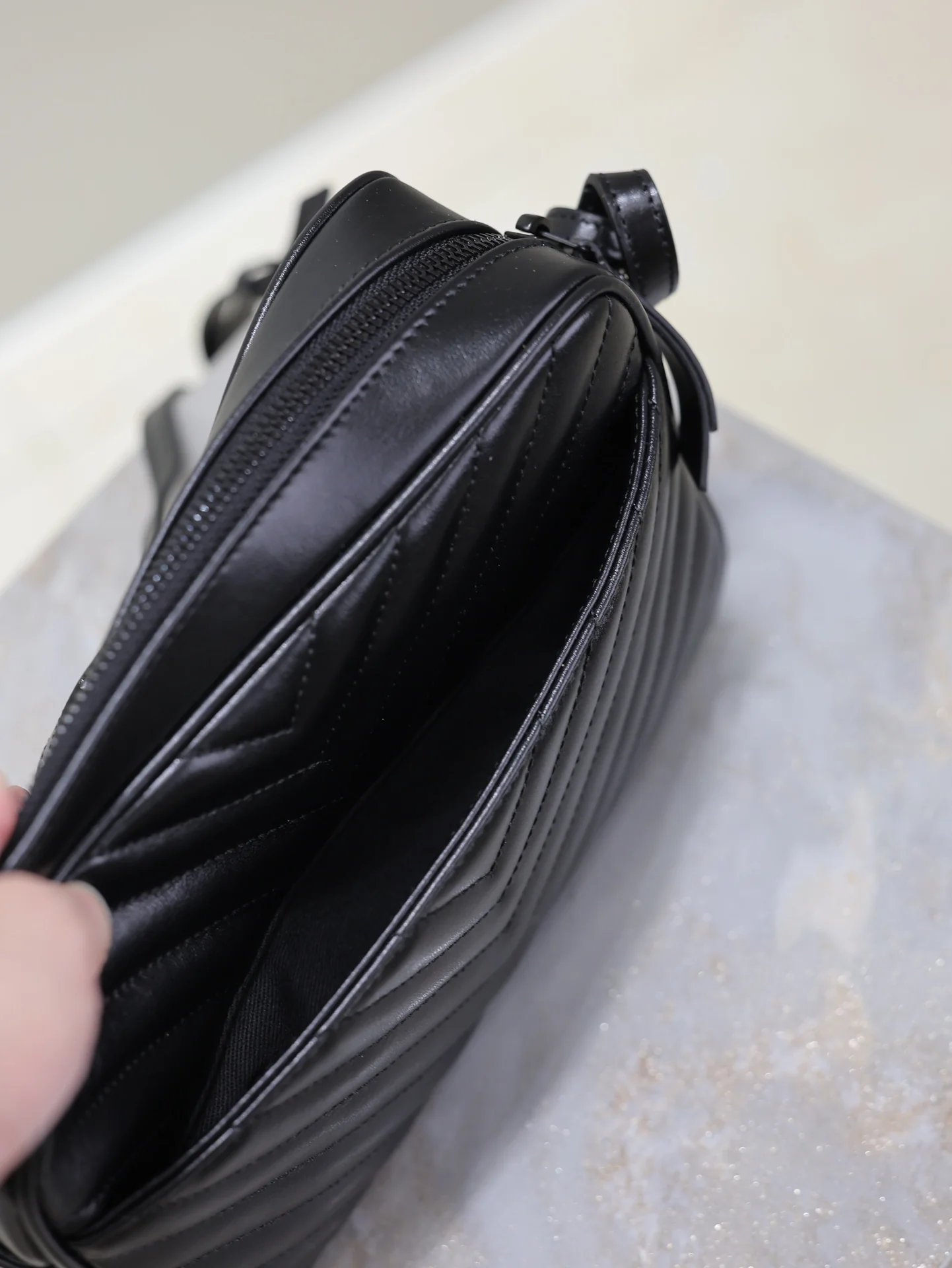 Saint Laurent Lou Camera Bag 23x16x6 cm - description_image8